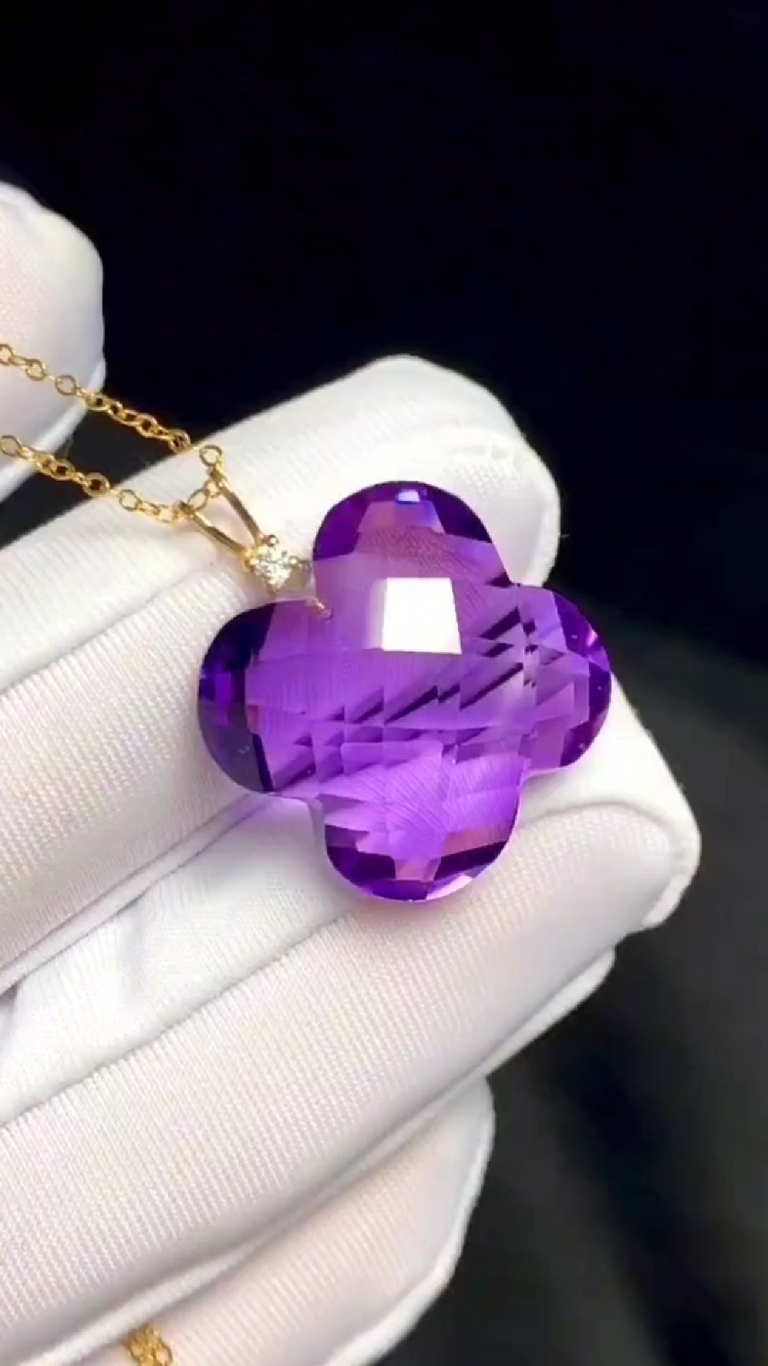 天然紫水晶18k金镶嵌4叶草吊坠-度小视