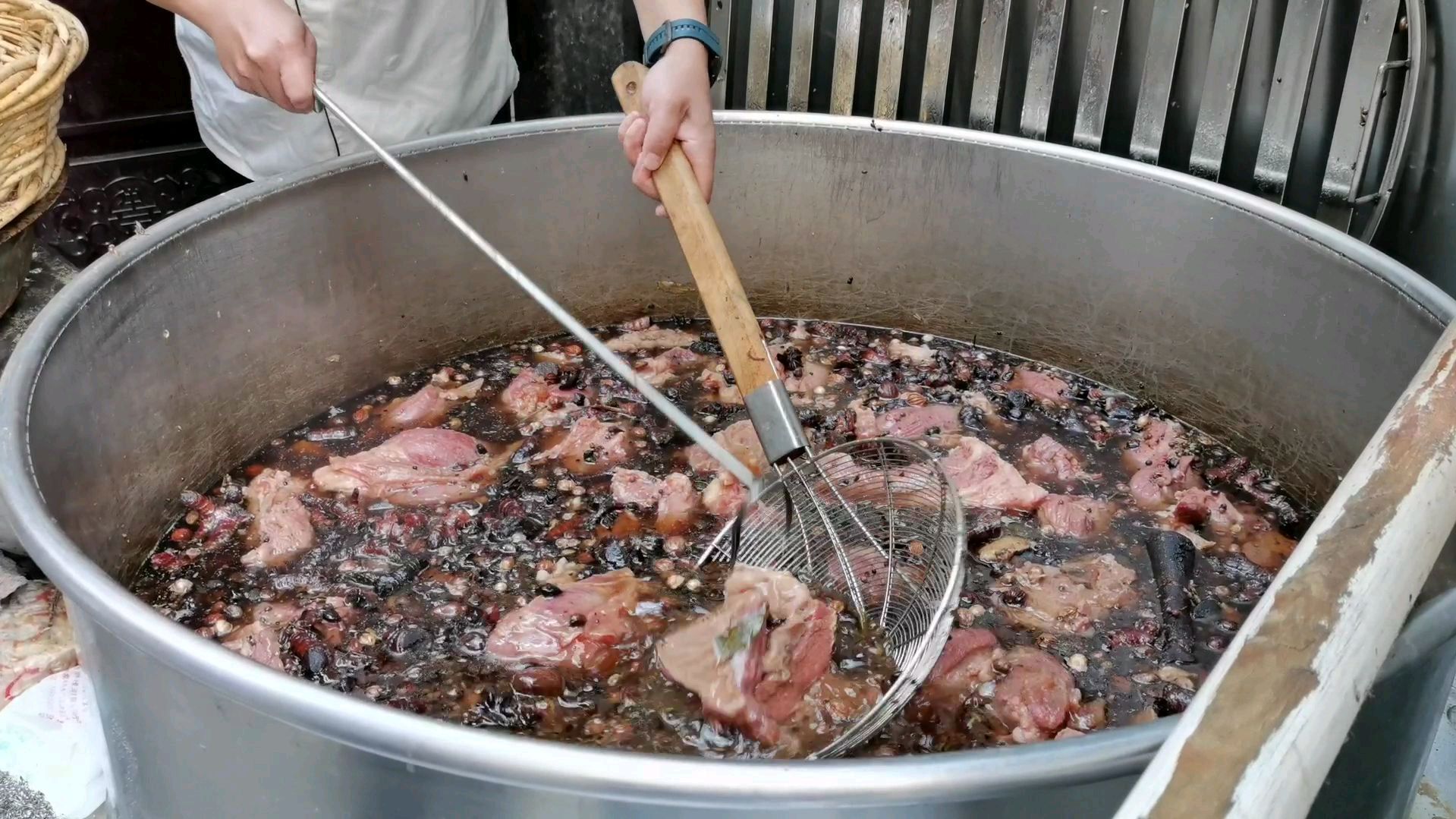 开封有名的沙家卤牛肉,每天只做300斤,多了也不做