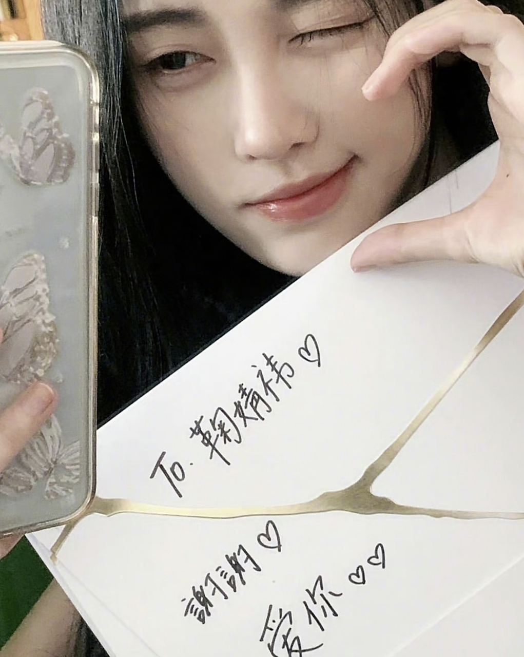 韩星拿着鞠婧祎的签名照,内娱反向输出韩娱,真是厉害[给力]