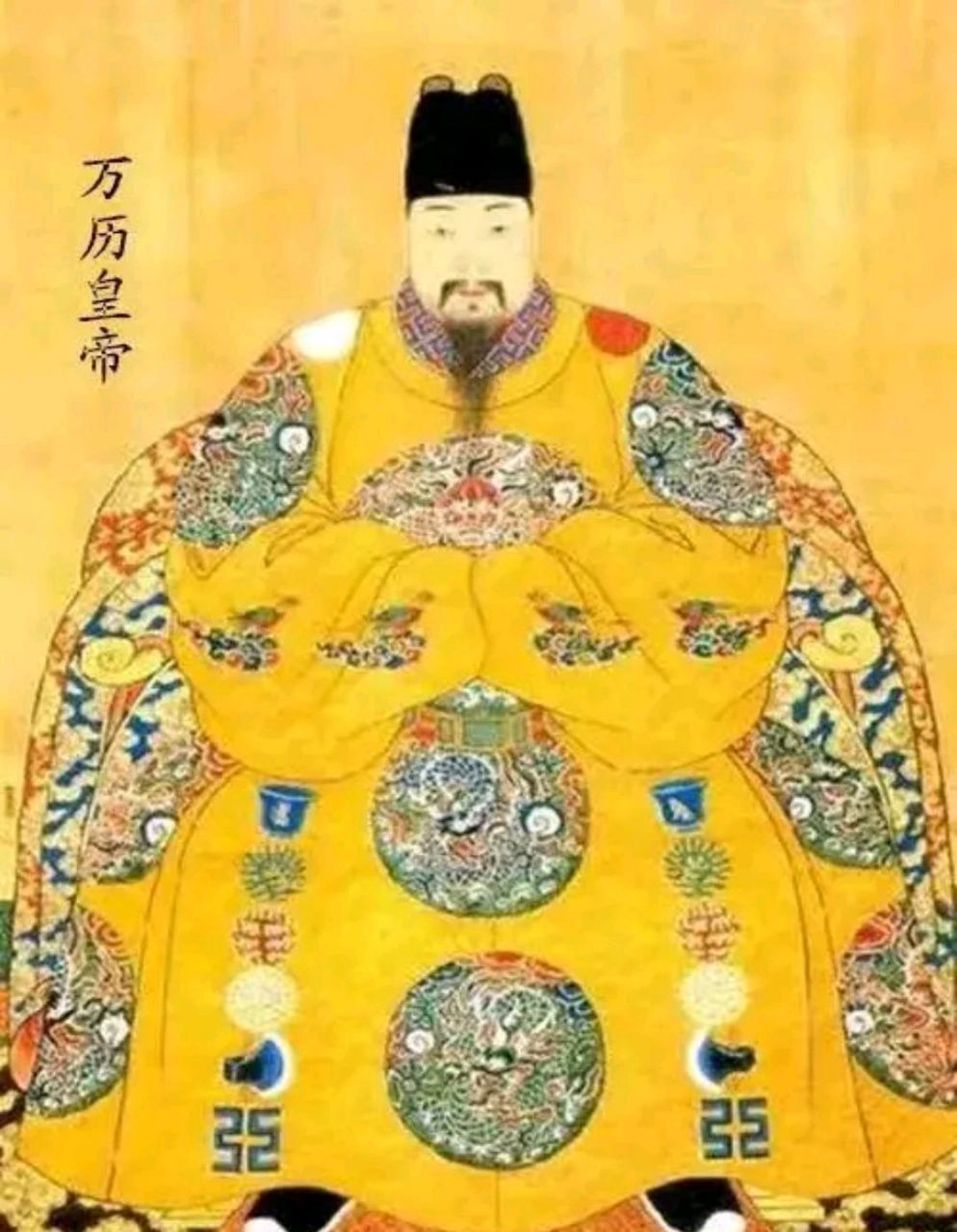 明万历年间,明神宗有一回祭祖下拜,立在一旁的太监,惊慌失措下未替明