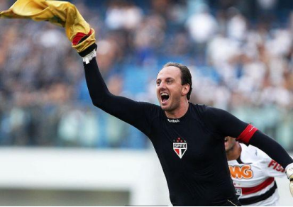 一个被手套耽误的前锋罗热里奥切尼