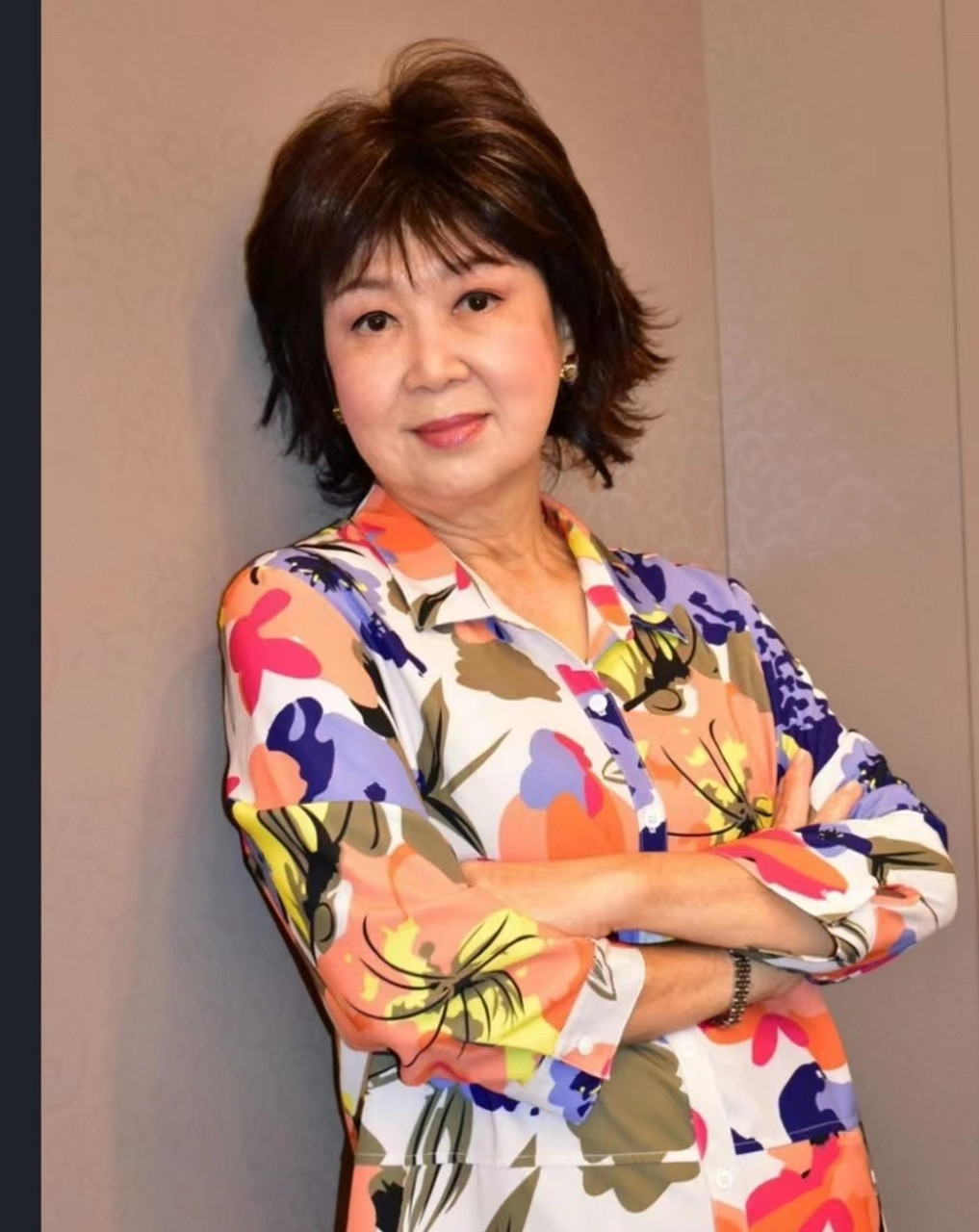 朱咪咪,这位现年71岁的tvb老戏骨最近以低调的姿态回到香港.