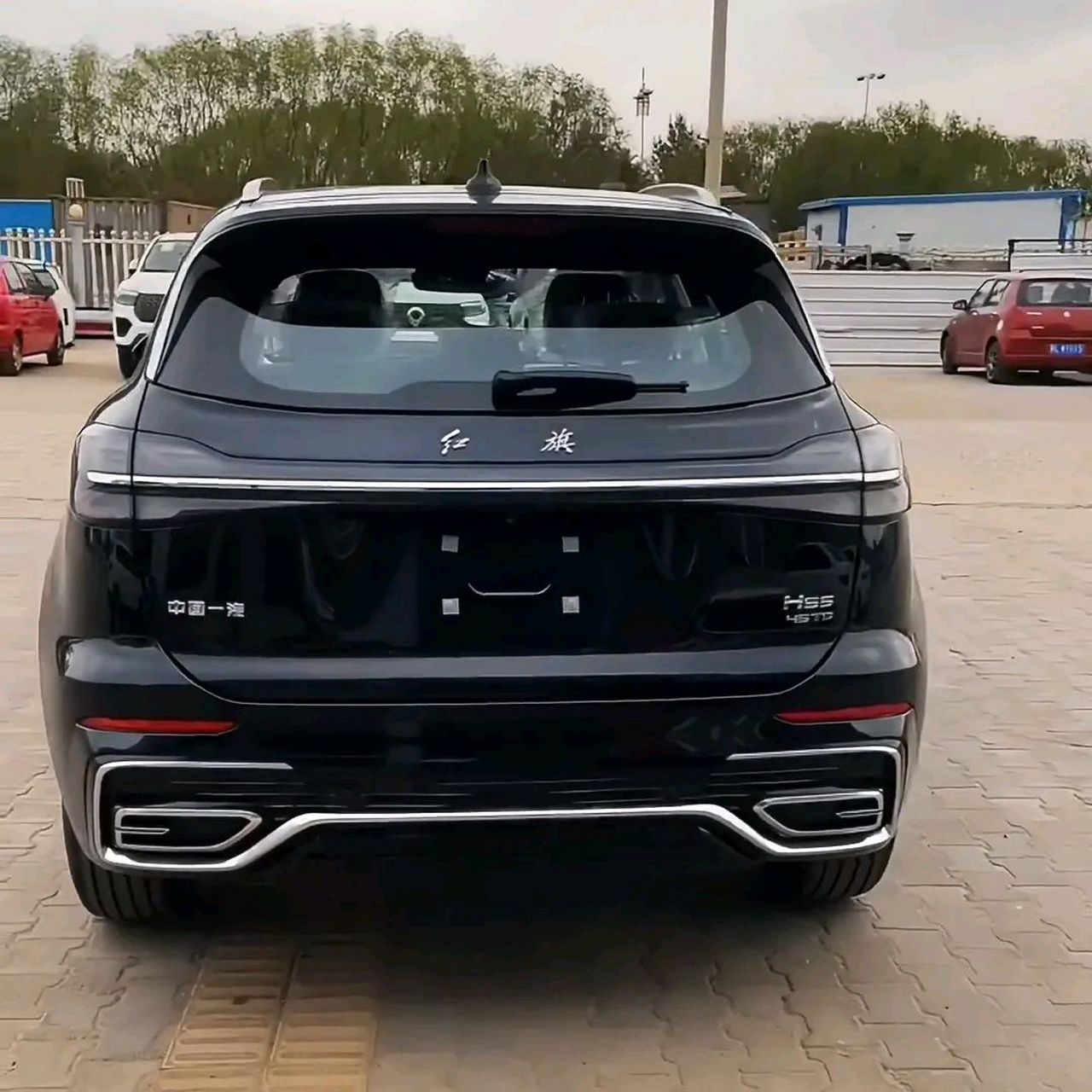 红旗hs5最新落地价参考:2023款2.0t旗悦版,途观l,crv瞬间不香了.