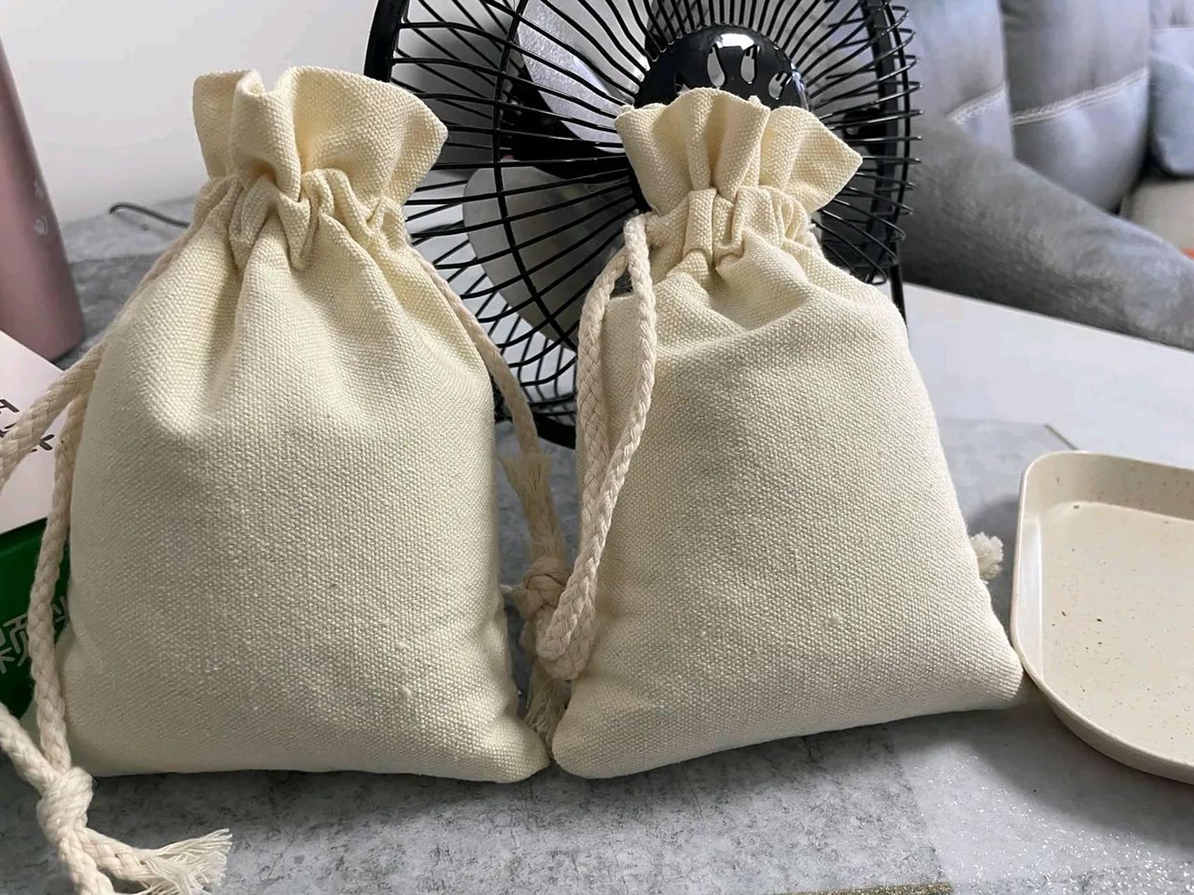 两袋大米 单位发了两袋米,因为我上班单位管饭,家里一般不开火做饭