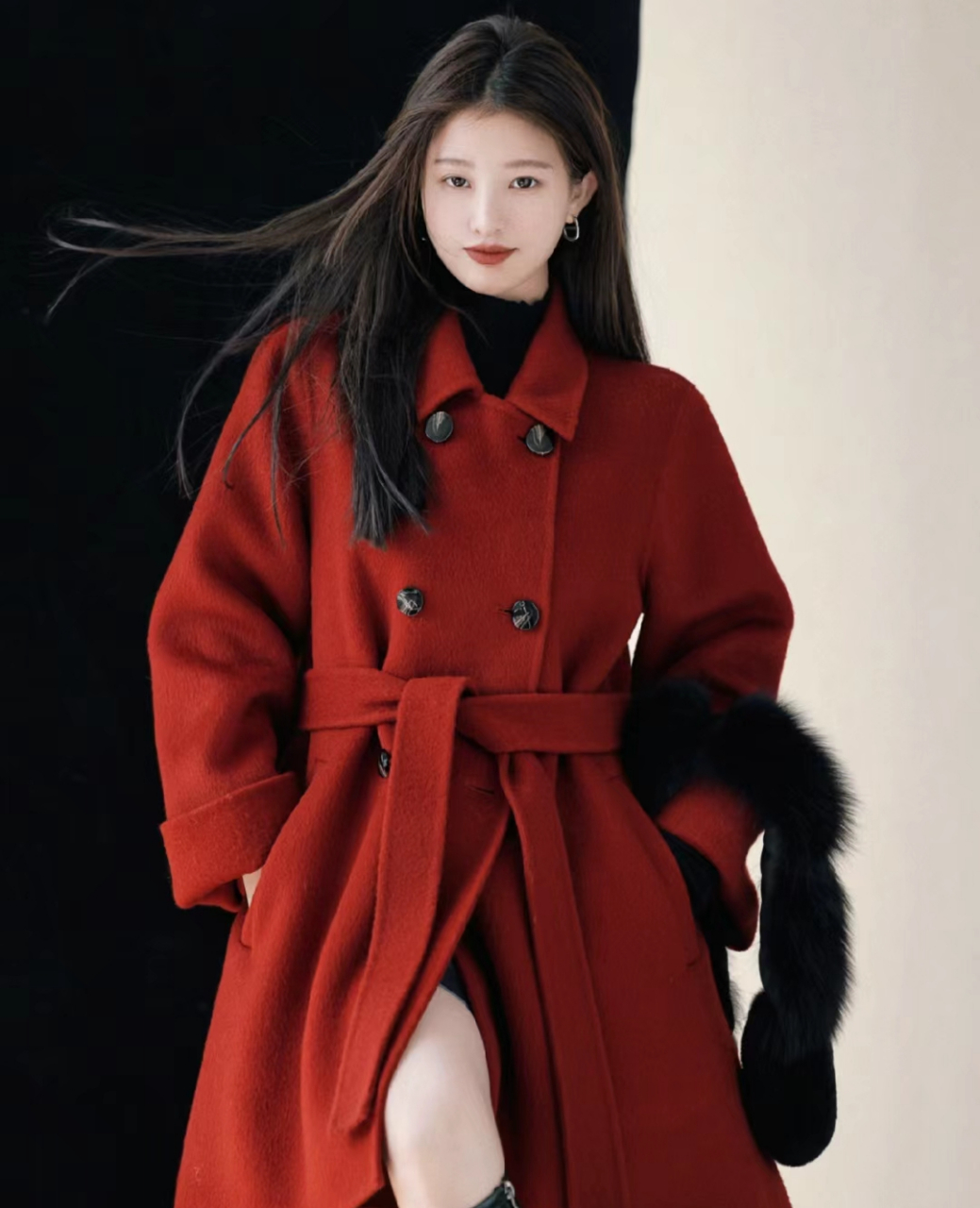 在很多女生的印象里,都会认为红色服装不怎么好驾驭,因为红色服装实在
