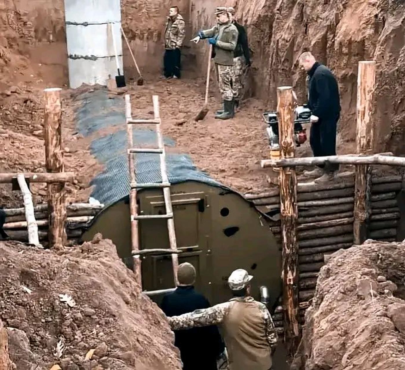 据相关媒体爆料,一种新型的地下掩体在乌克兰前线开始装备.