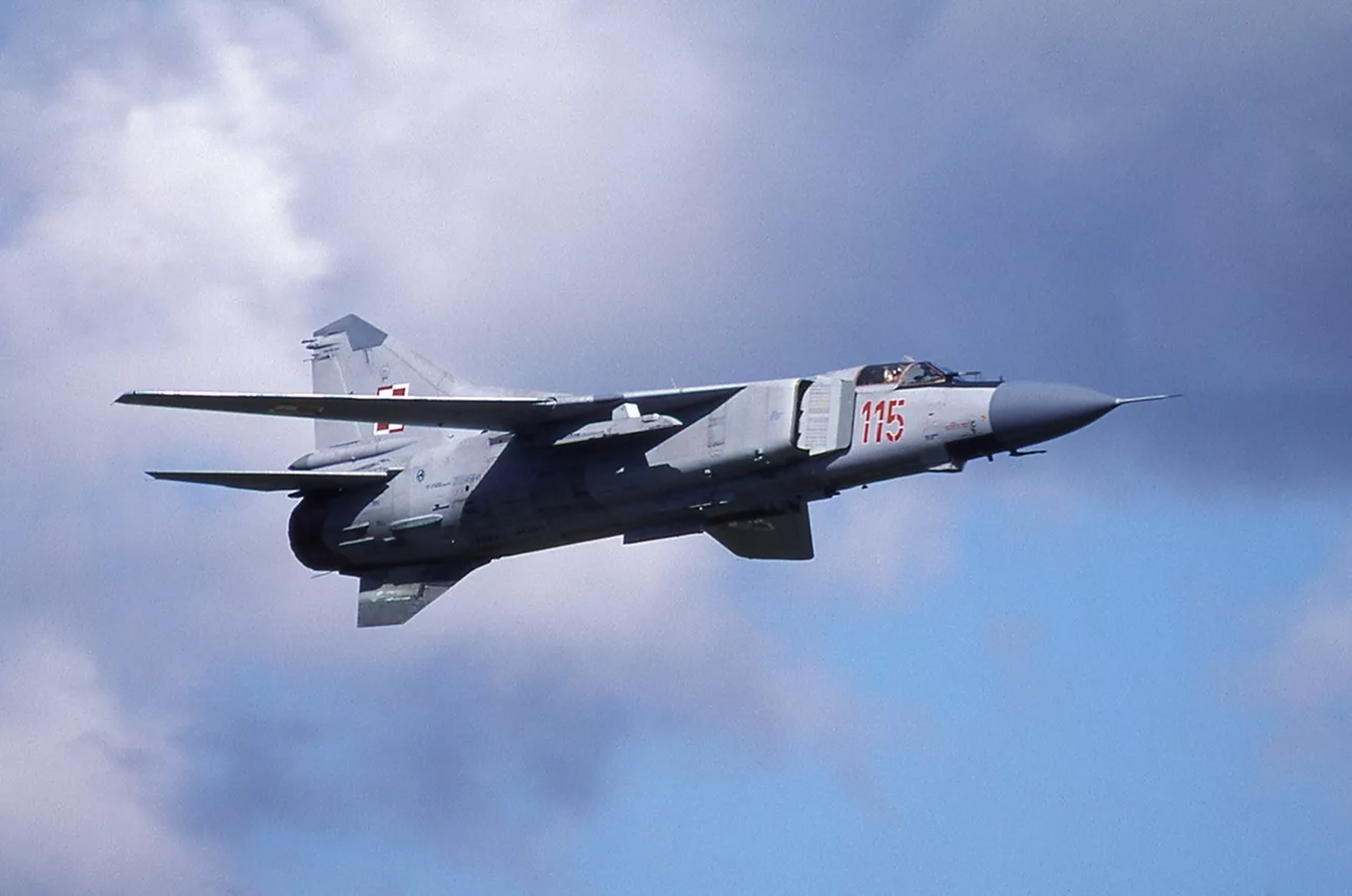 战机欣赏:前苏联 米格-23"鞭挞者"战斗机.