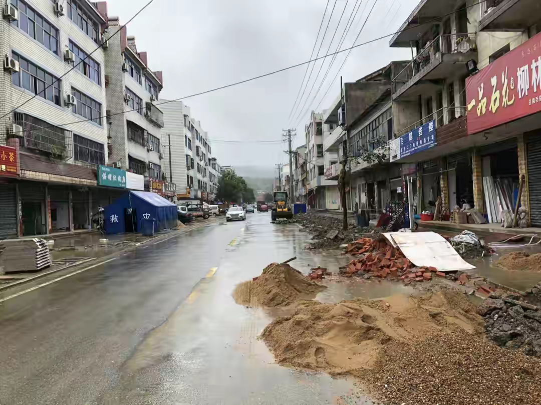 暴雨突袭随州,怀胎8月孕妇一家五口溺亡,救援人员:手都拍出血了
