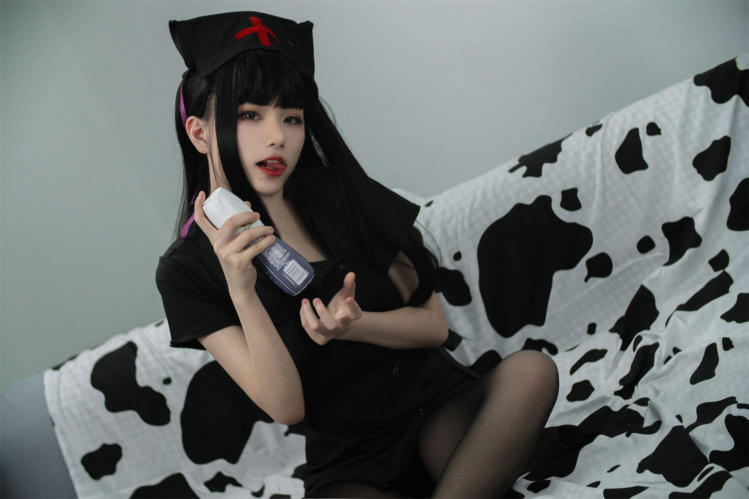 起司块wii怎么了？来看看她的黑色护士吧！