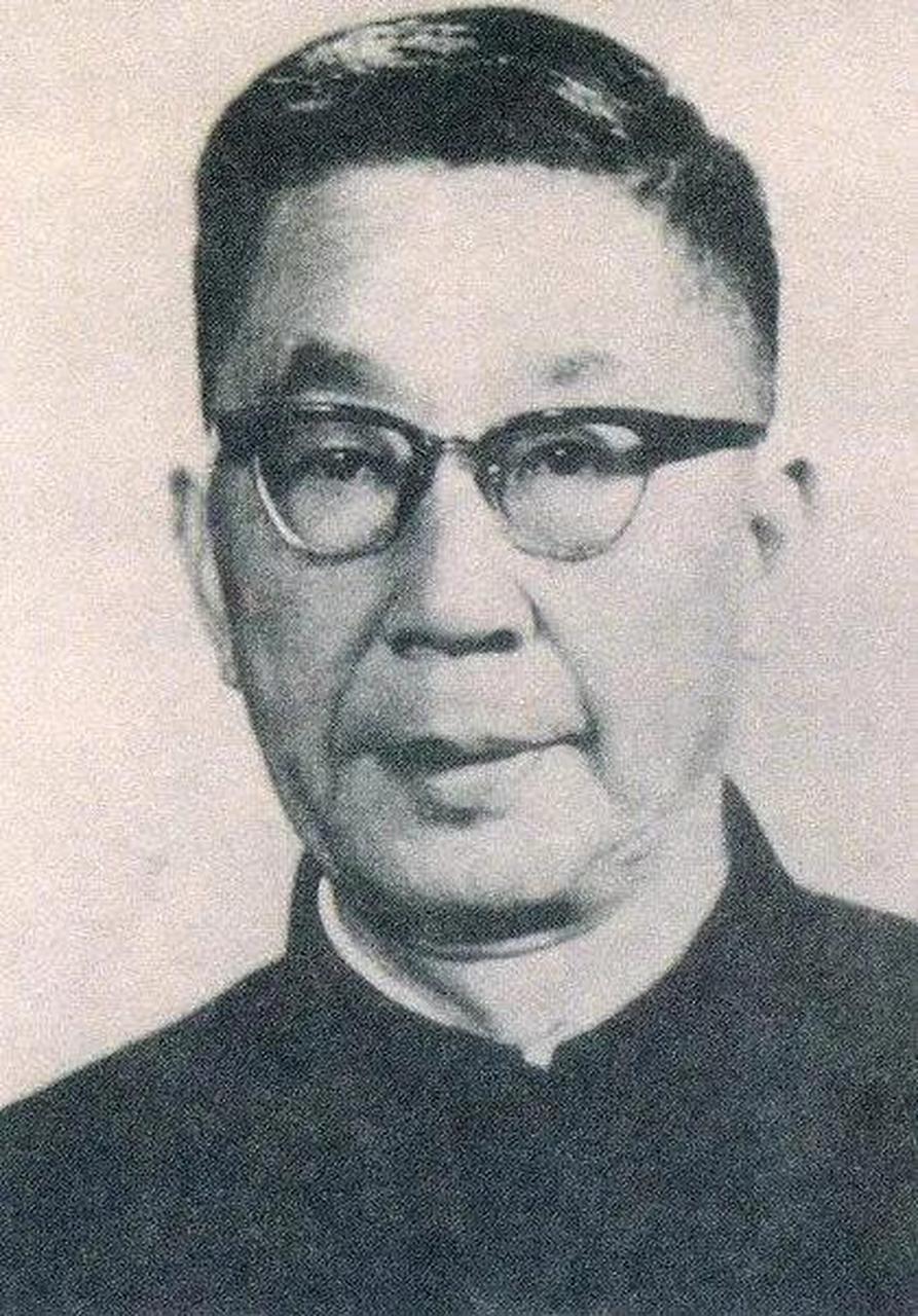 老舍说:"人若是看透了自己,便不会小看别人.