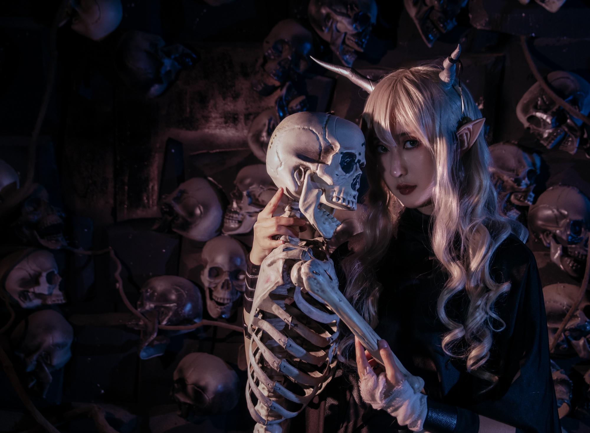 美女与骷髅,这个闪灵cosplay的有点"重口",胆小勿入哦