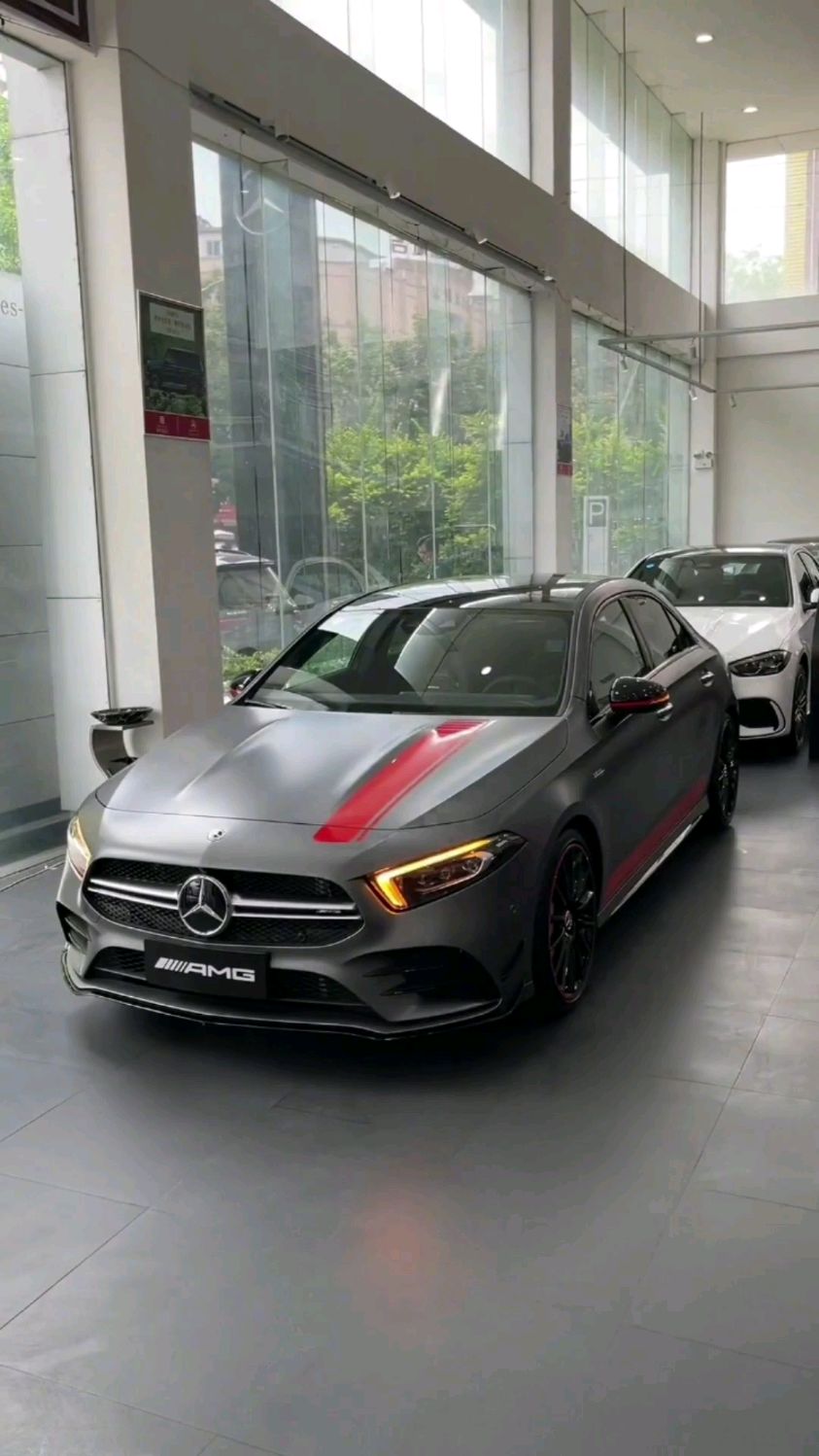 奔驰amga35l炽夜特别版我就是我是颜色不一样的烟火