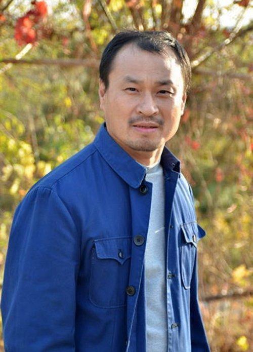 乡村爱情王老七直播间怒怼师父,他为什么戏里戏外差距那么大?