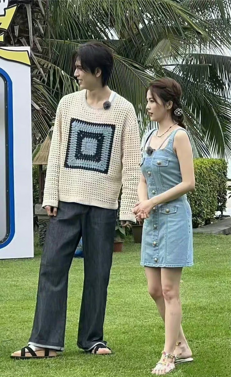 蔡徐坤李一桐像短暂谈过已分手,大家还是同事朋友的feel.