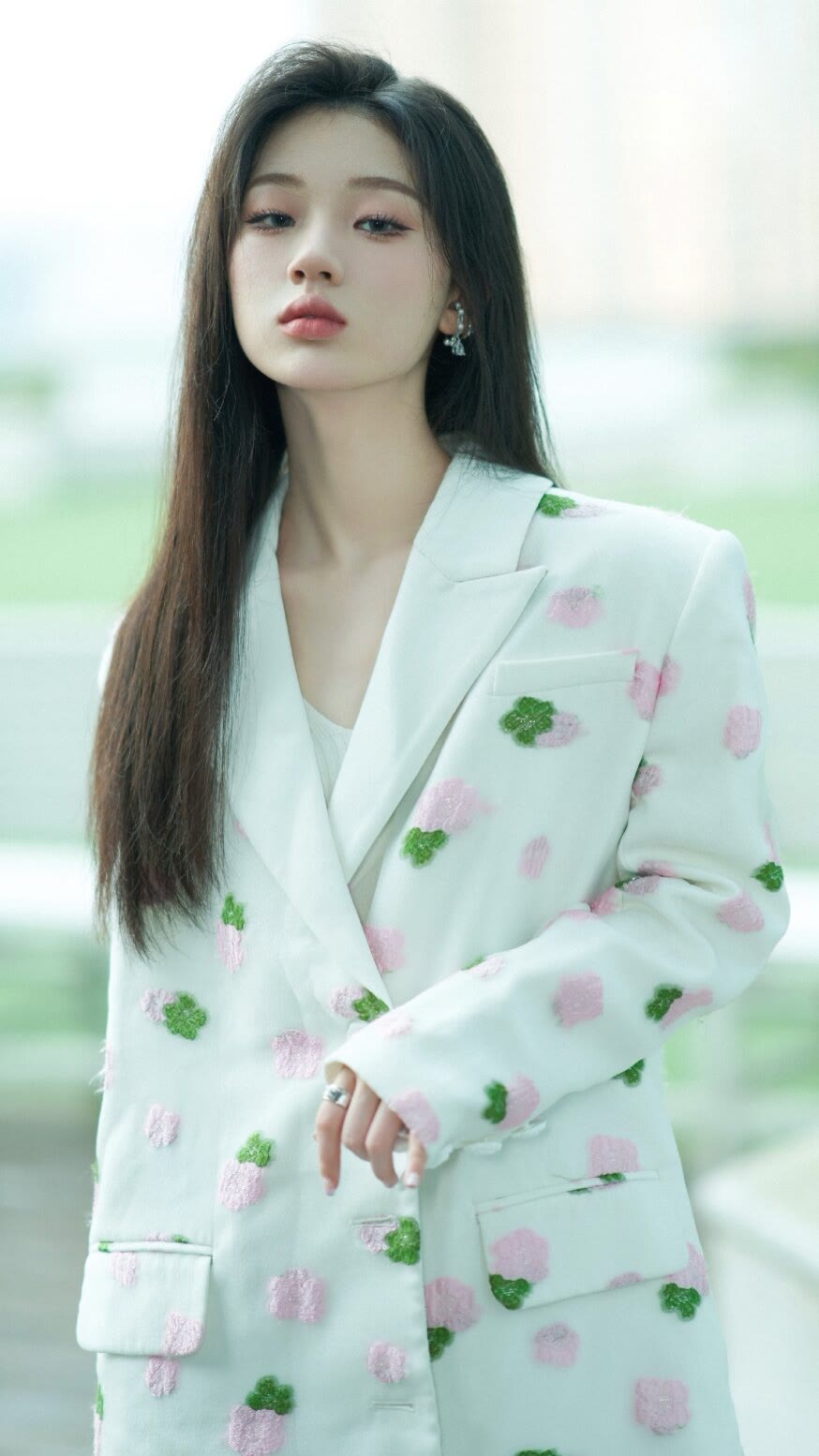 单依纯春晚一曲《如愿》,一战封神