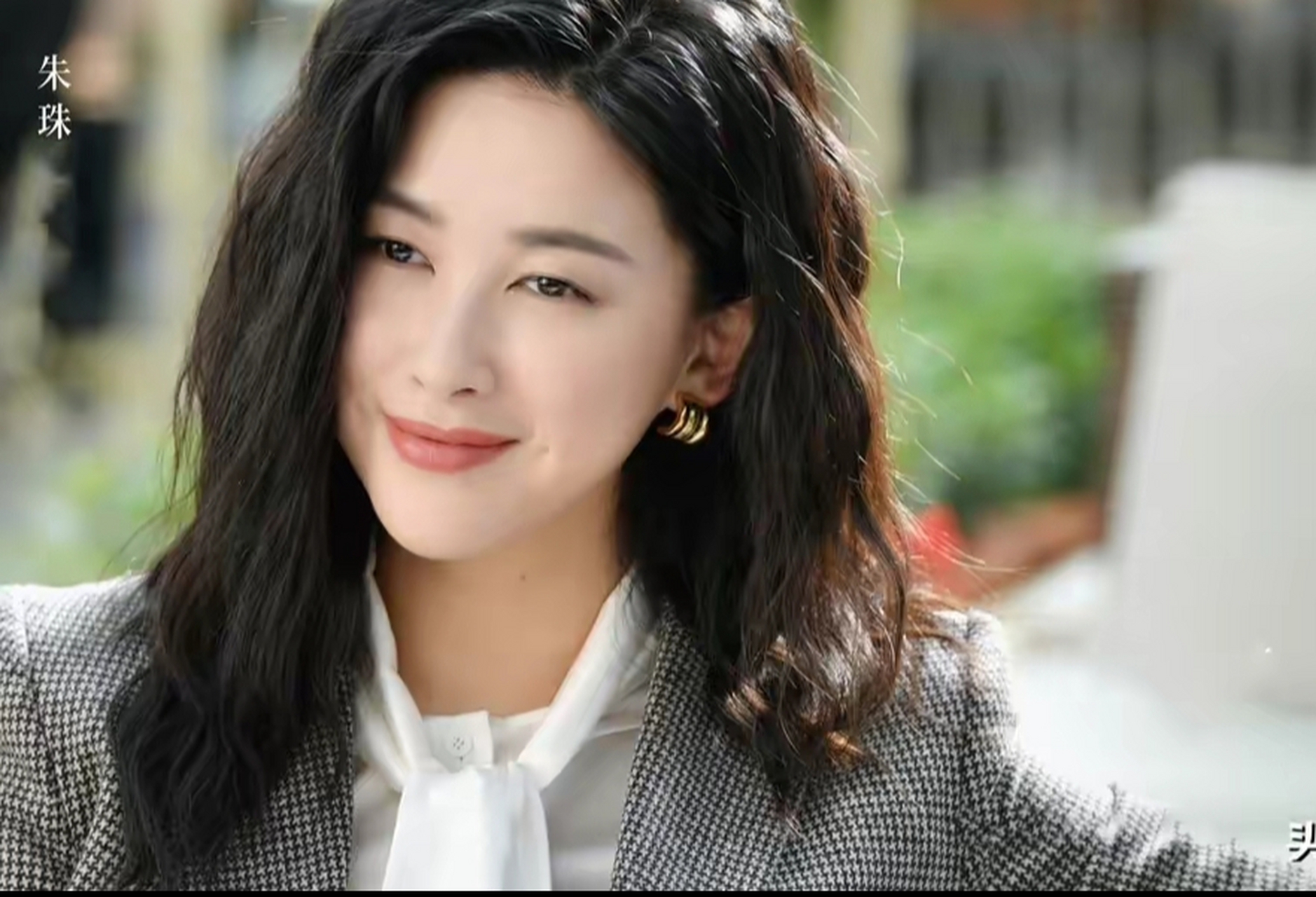 该剧讲述的是:白百何饰演的简冰本是雷厉风行的广告导演,却因一段