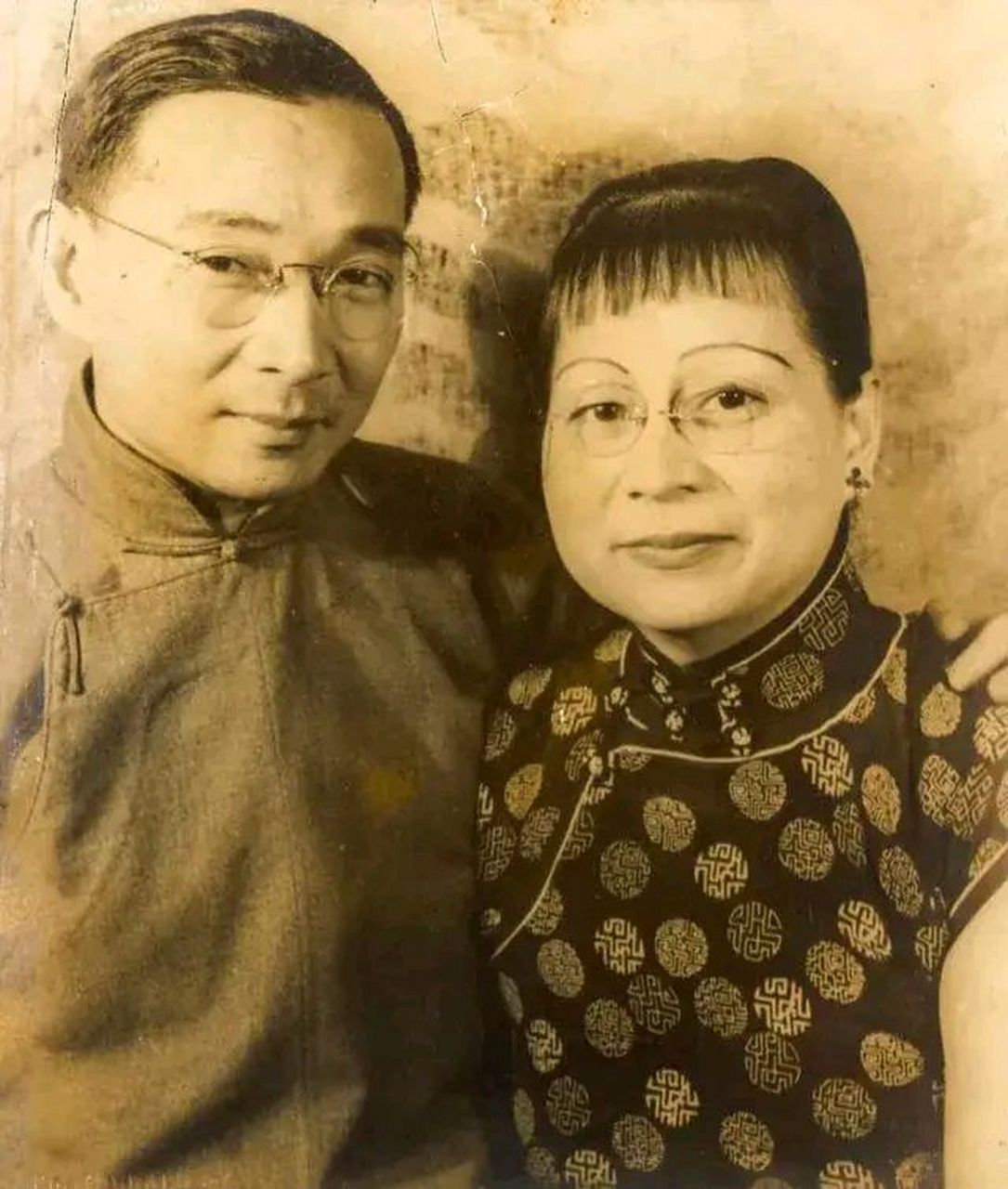 1912年,17岁林语堂与厦门首富千金陈锦端相爱,被陈父棒打鸳鸯.