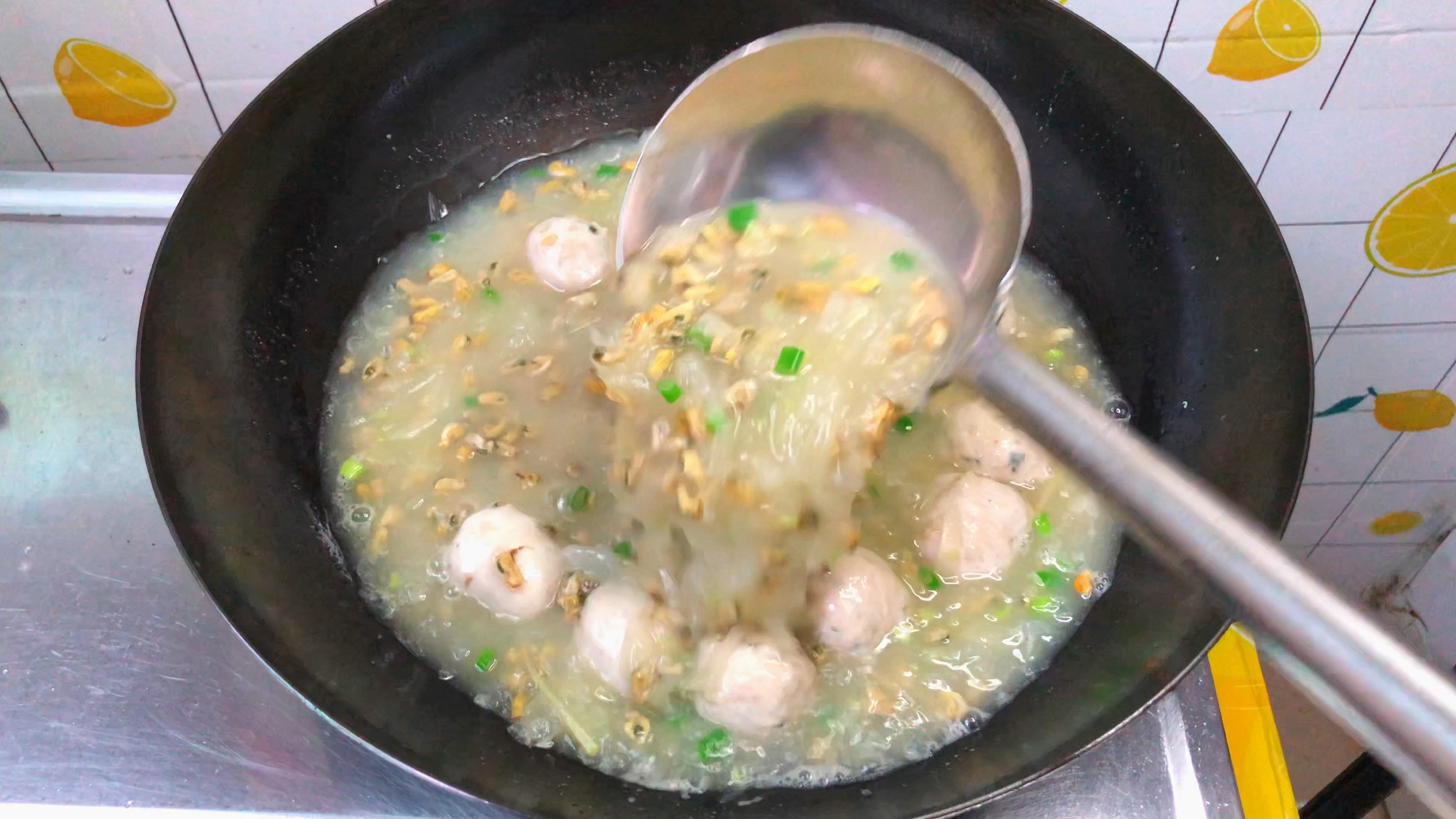 潮汕特色:薄壳米猪肉丸汤,简单又美味