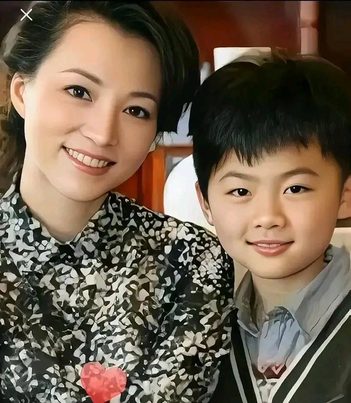 董卿的儿子在美国,是美国囯藉,如果在外面受了好的教育,能够回到祖国