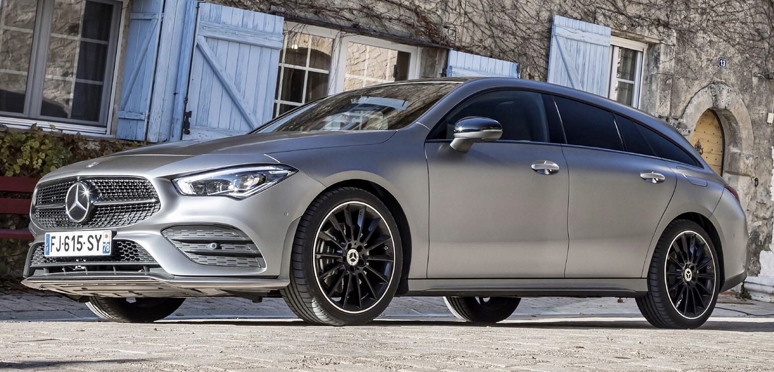 奔驰cla旅行版,前脸和轿车款没有两样,后尾灯犀利好多91