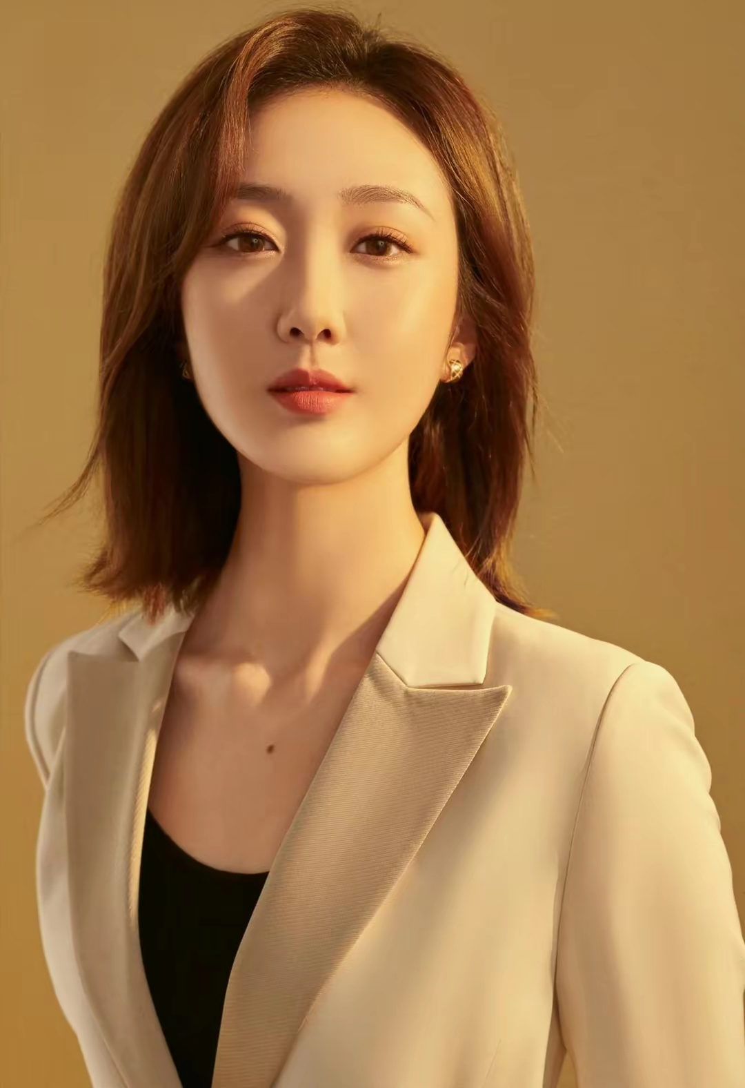 春晚王嘉宁浑身散发着刚性美