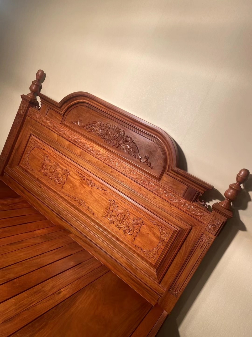 97缅花大果紫檀大床 1.5米和1.8米都有现货 细磨打蜡工艺,现货秒杀!