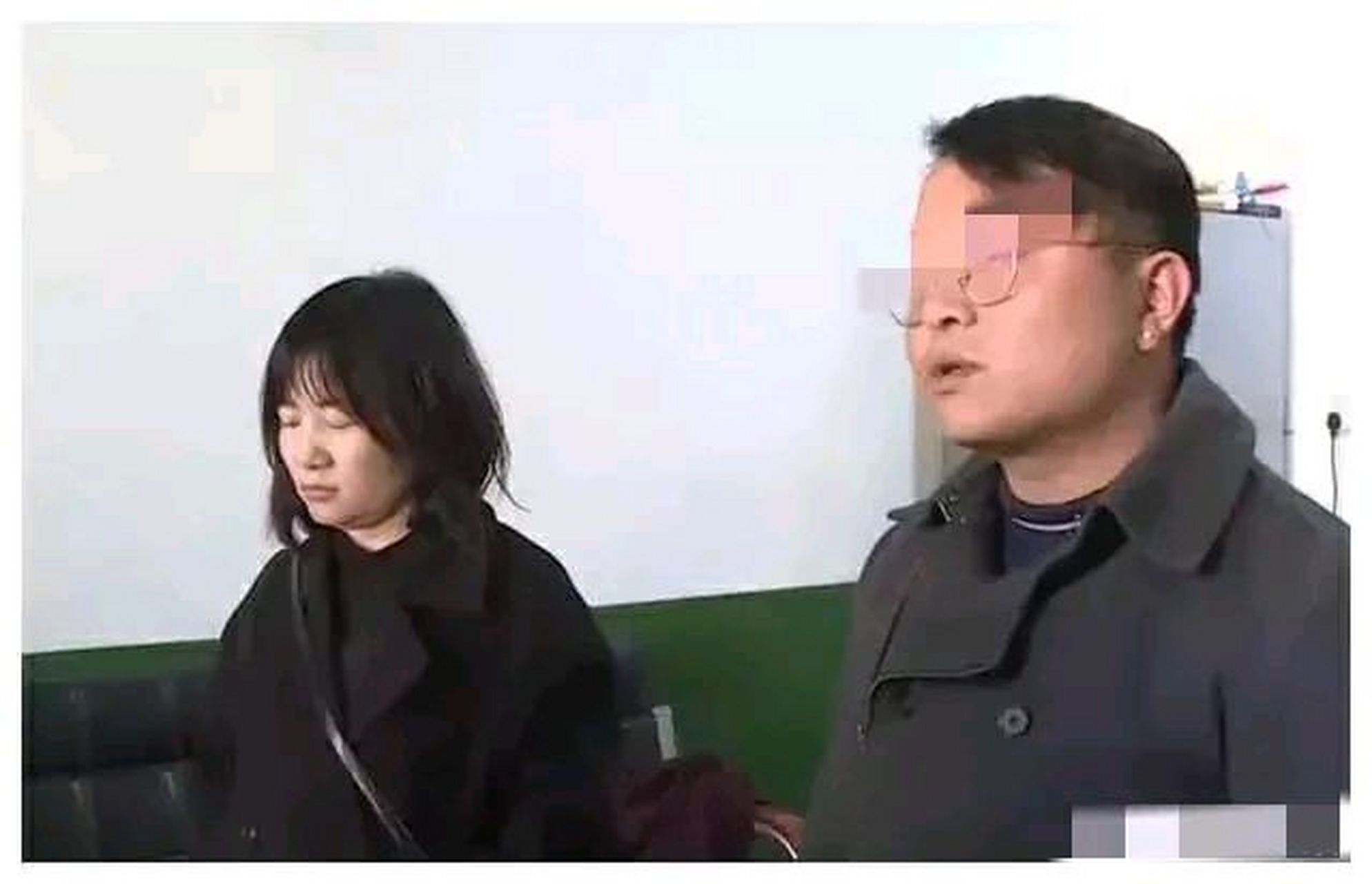 男子名叫刘聪,他的妻子叫丁莹莹,带着女儿在娘家生活了一年多了