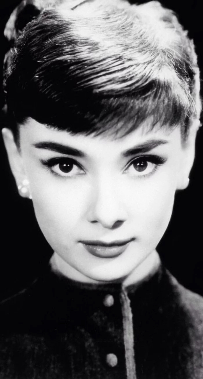 她是世界第一美人,是误入人间的天使,她仅凭容貌就