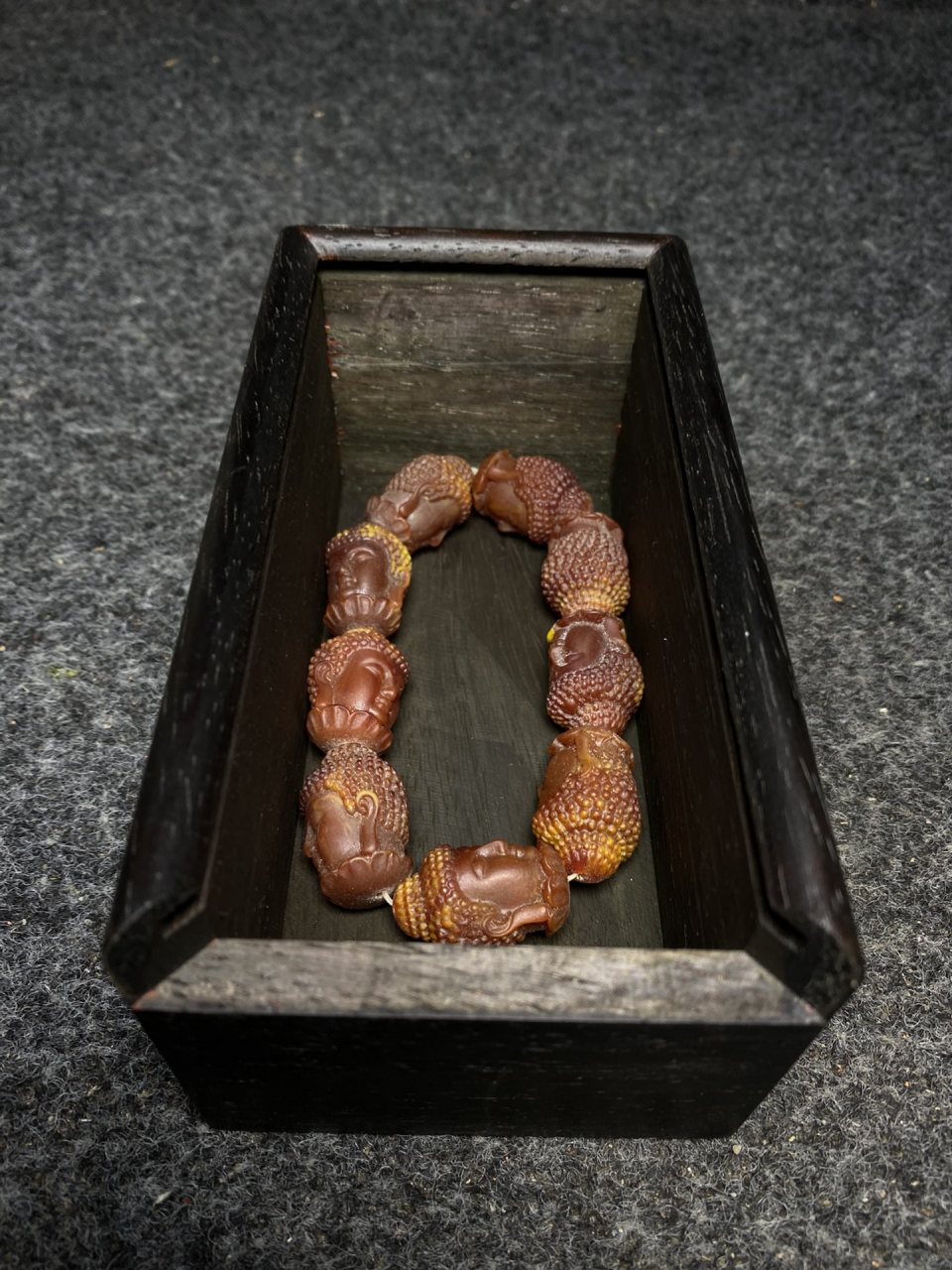 黑檀木镶嵌玉石首饰盒 内放龙涎香手串 手串尺寸:直径1.