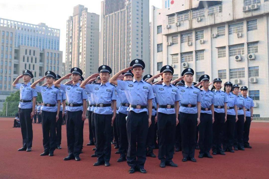 江西警察学院校服图片