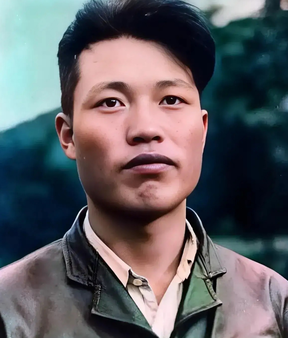 他是朝鲜9691国空军一位中尉飞行员.