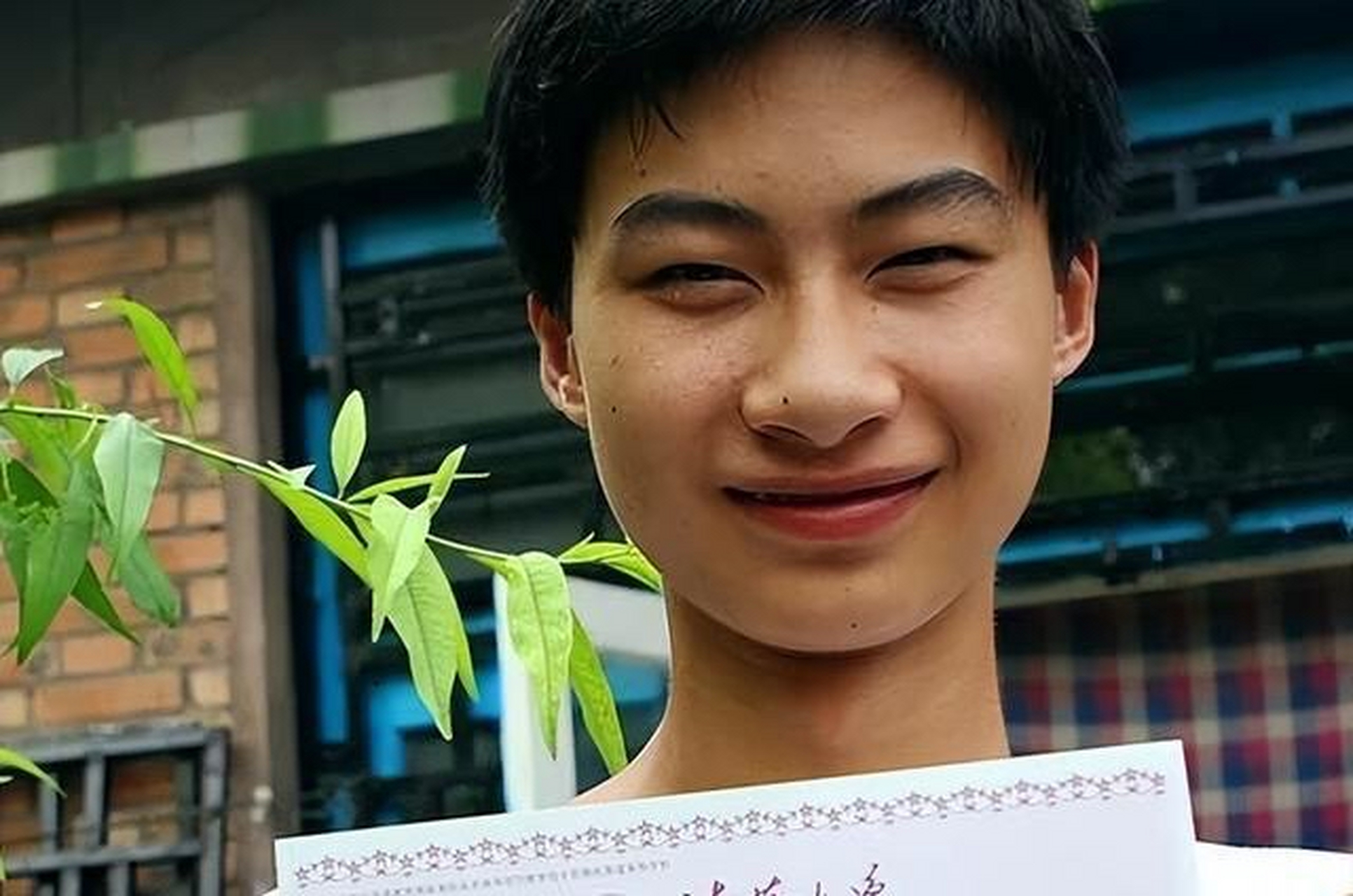 庞众望,一位努力学习的年轻人,2017年的一名高考状元,2021年清华大学