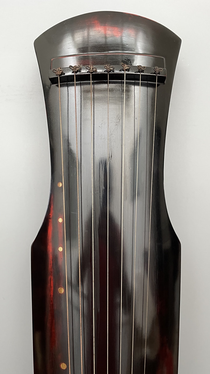 馆藏老古琴——【九霄环佩】  长124厘米宽20厘米高10厘米净重2800克