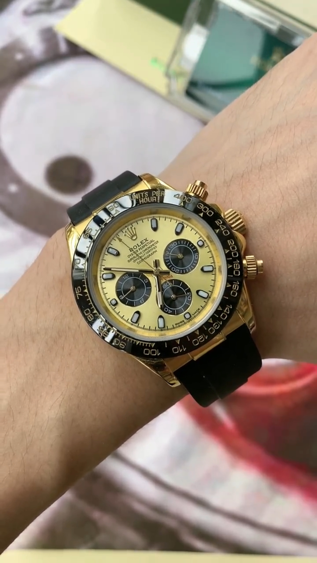 劳力士余文乐金胶迪与众不同大方,彰显格外优雅魅力-度小视