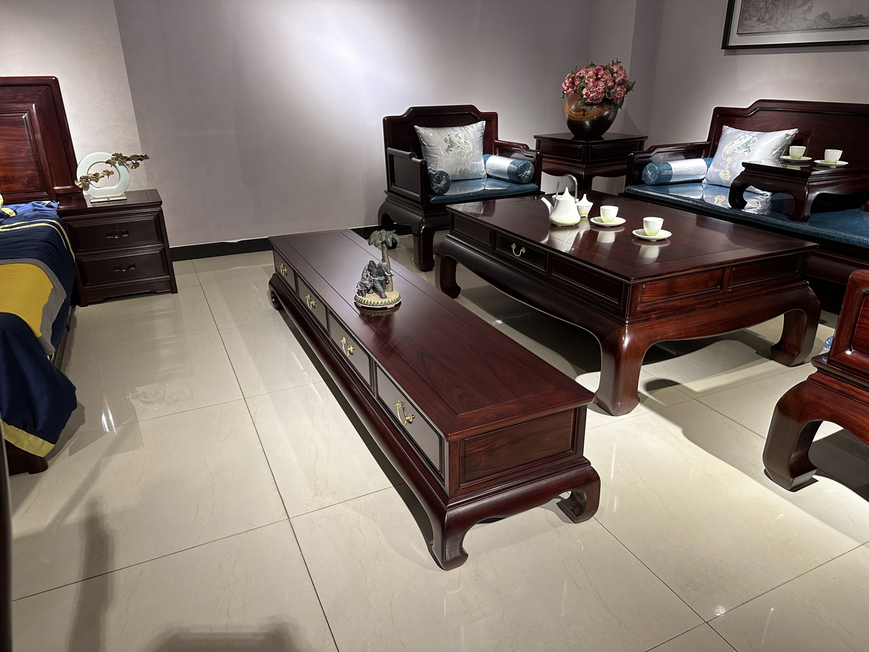 红酸枝绒毛黄檀一系列家具,98000整整十八件套.