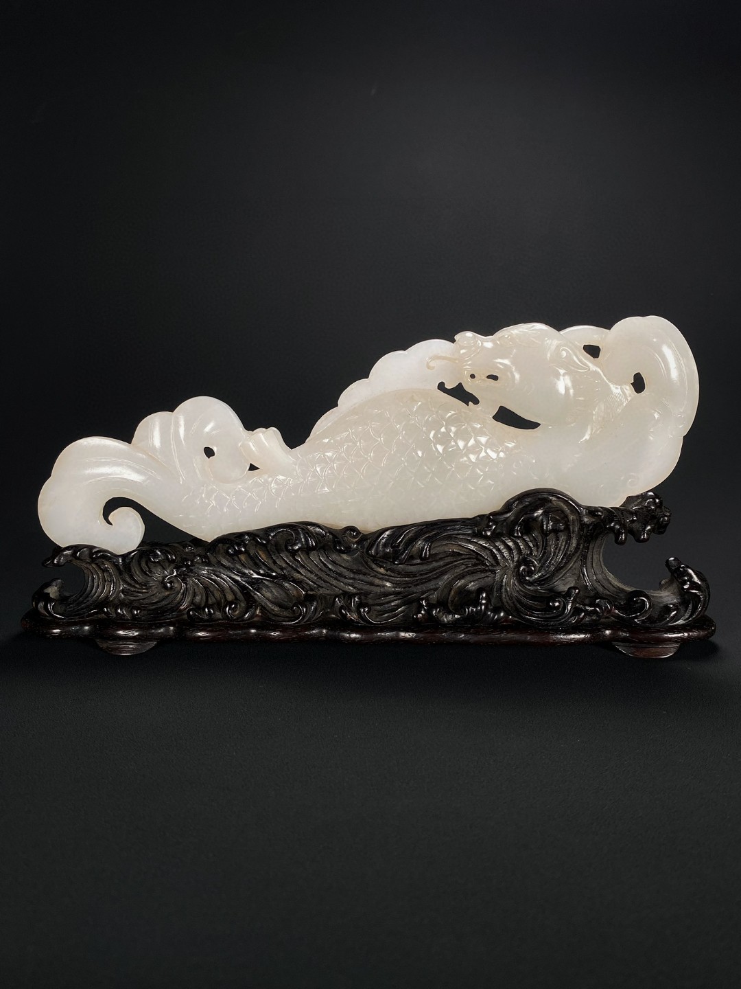 清乾隆和田玉籽料 脂白玉 摩羯鱼摆件
