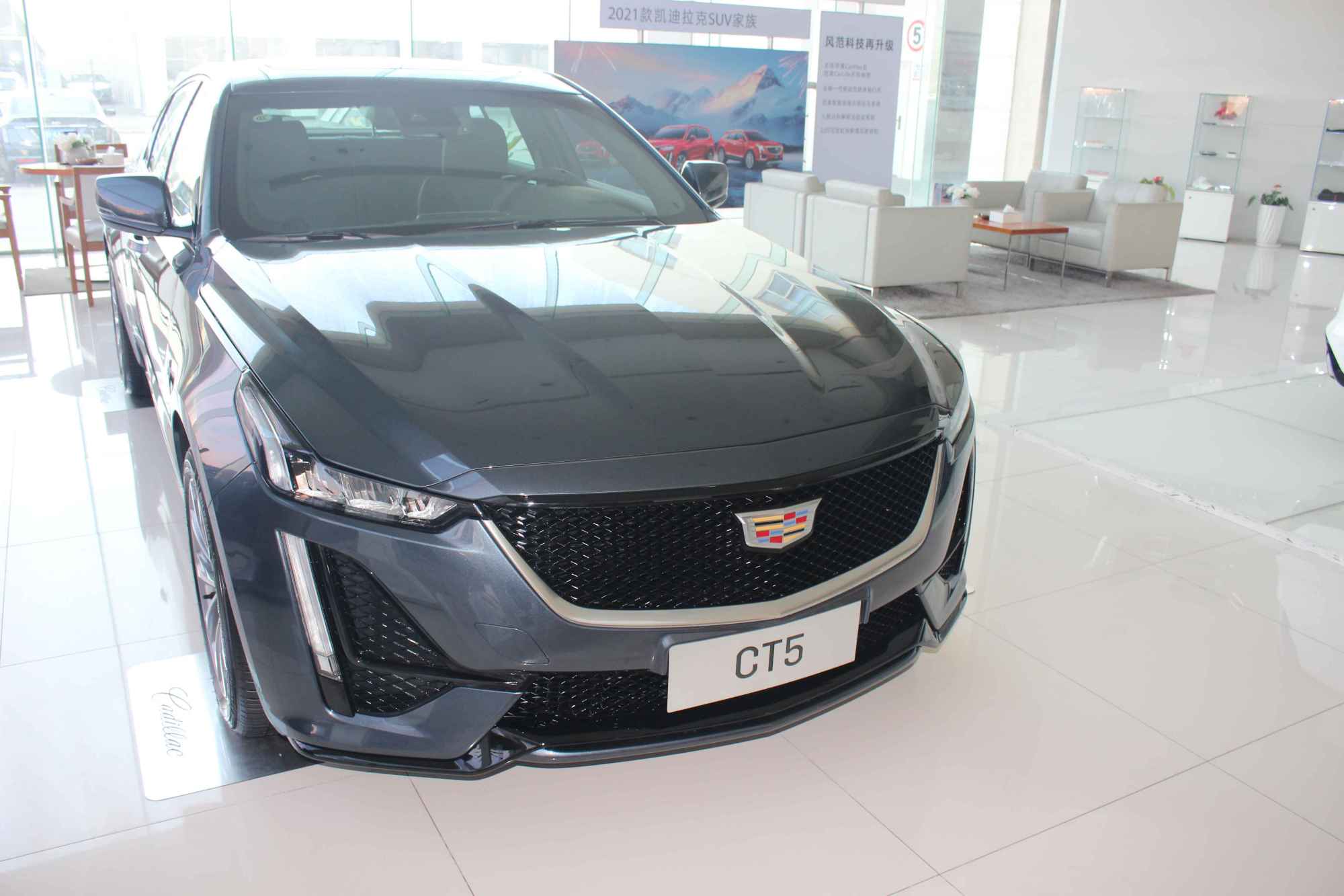 2021款凯迪拉克ct5到店实拍,配全lcd数字仪表,搭载2.0t发动机