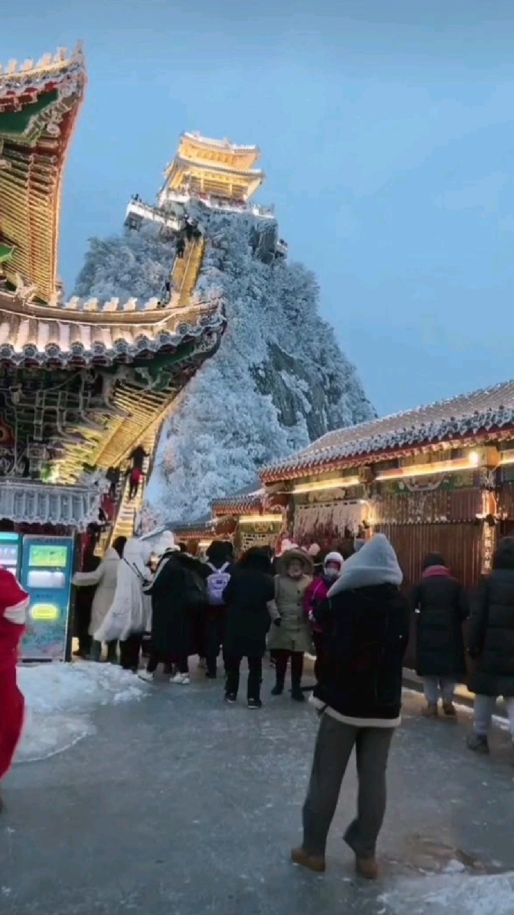 夜色中的河南洛阳老君山玉皇顶好似天宫的瑶池圣境!