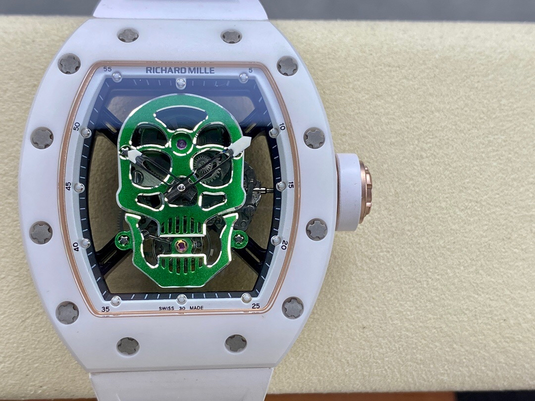 理查德米勒rm52-01白陶瓷限量版真陀飞轮,重新诠释了richard mille