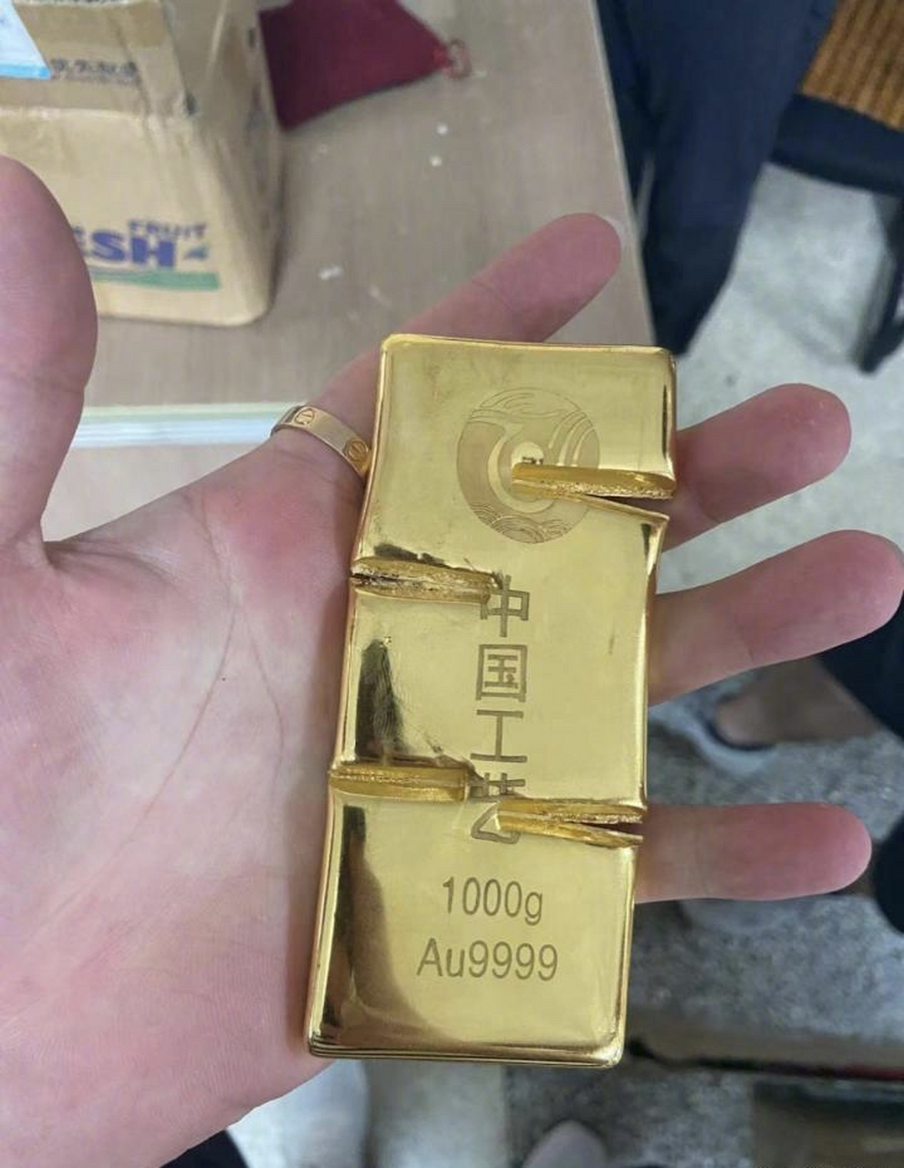 买房送的1000克黄金变现45万# 杭州80后业主小辉把买房送的黄金卖了
