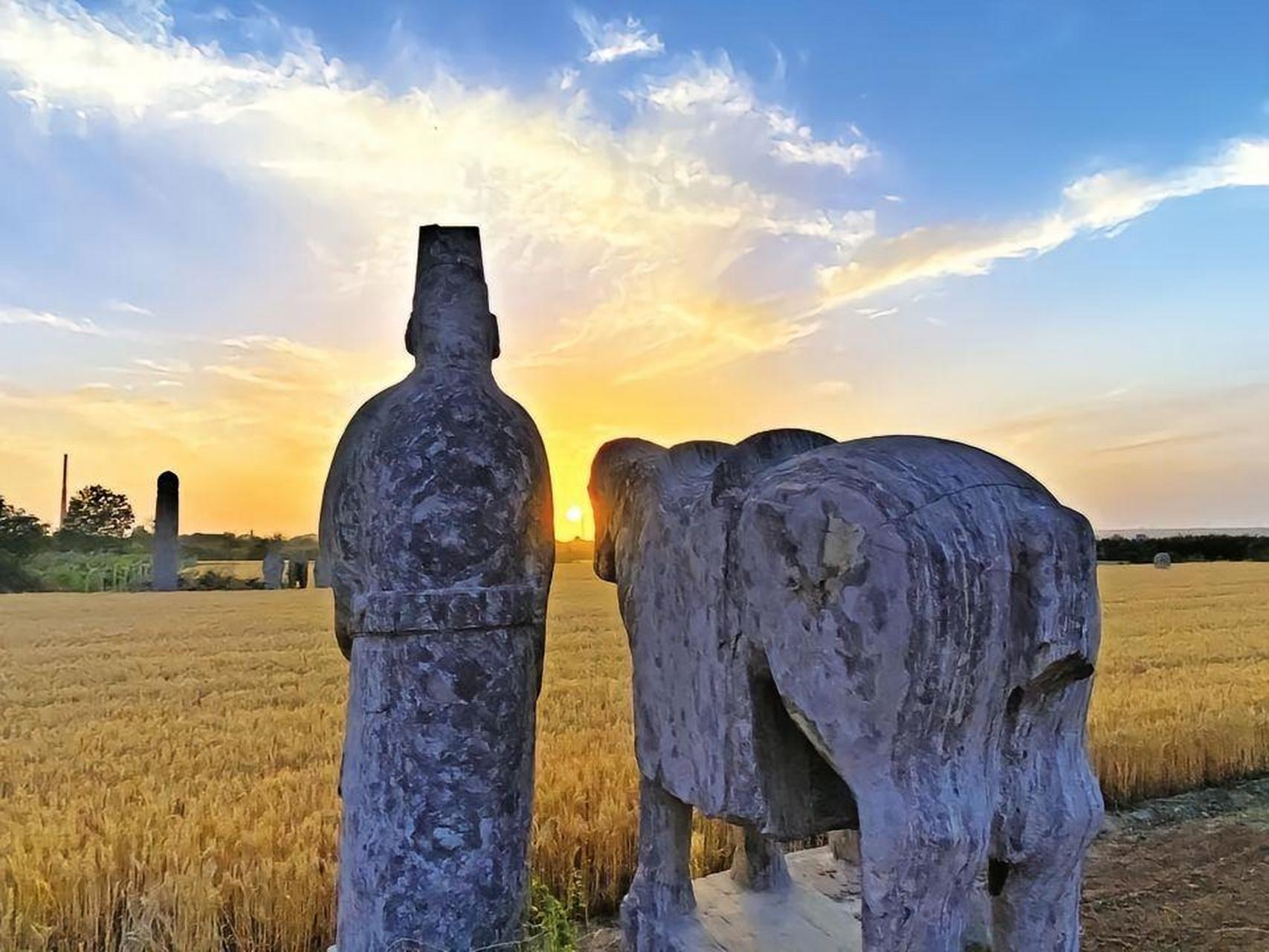 地处郑州,洛阳之间的巩义市千年宋陵,是北宋皇帝及其陪葬宗室的陵寝.