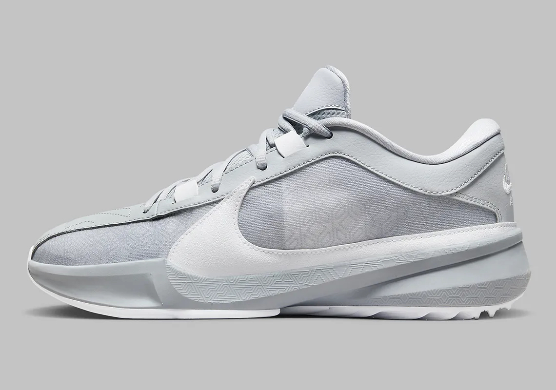 nike zoom freak 5 准备了一系列 team bank 配色