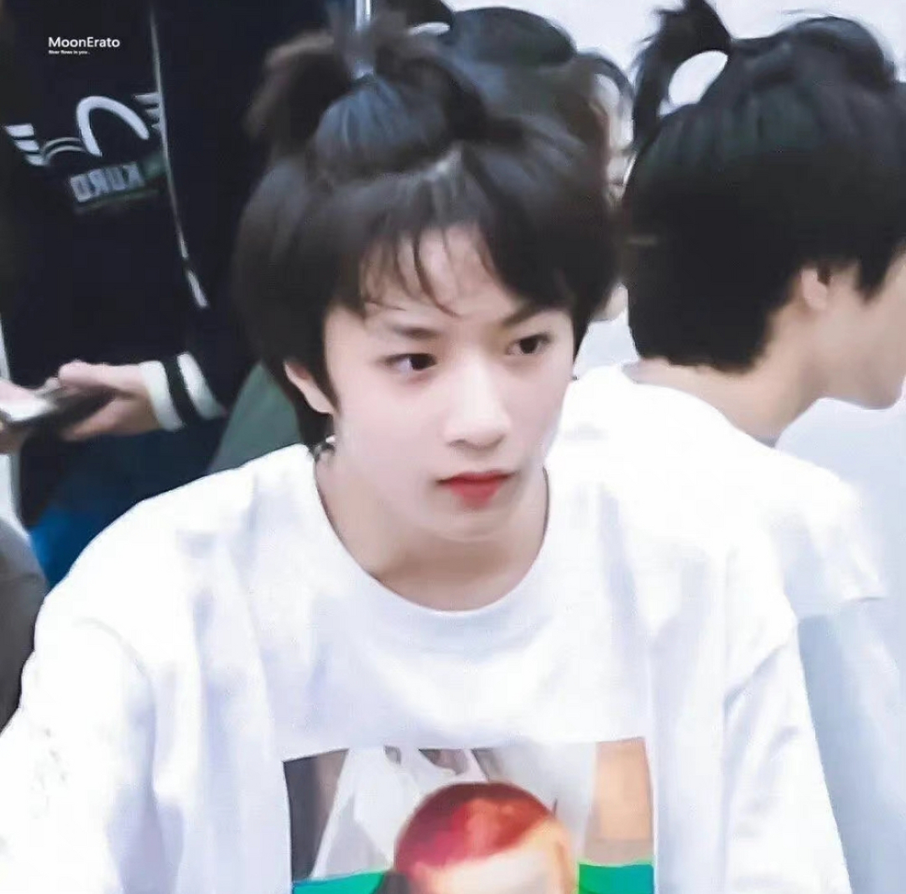 好久没有看到刘耀文扎苹果头了,长大了不想可爱了#时代少年团