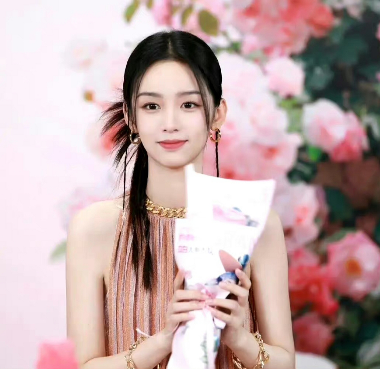 张婧仪和周也鸡毛头造型,你觉得谁赢了 67