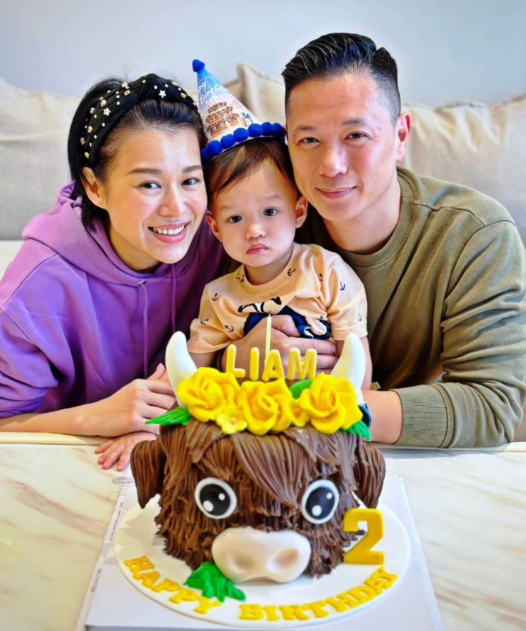 胡杏儿夫妇为三胎儿子庆生!