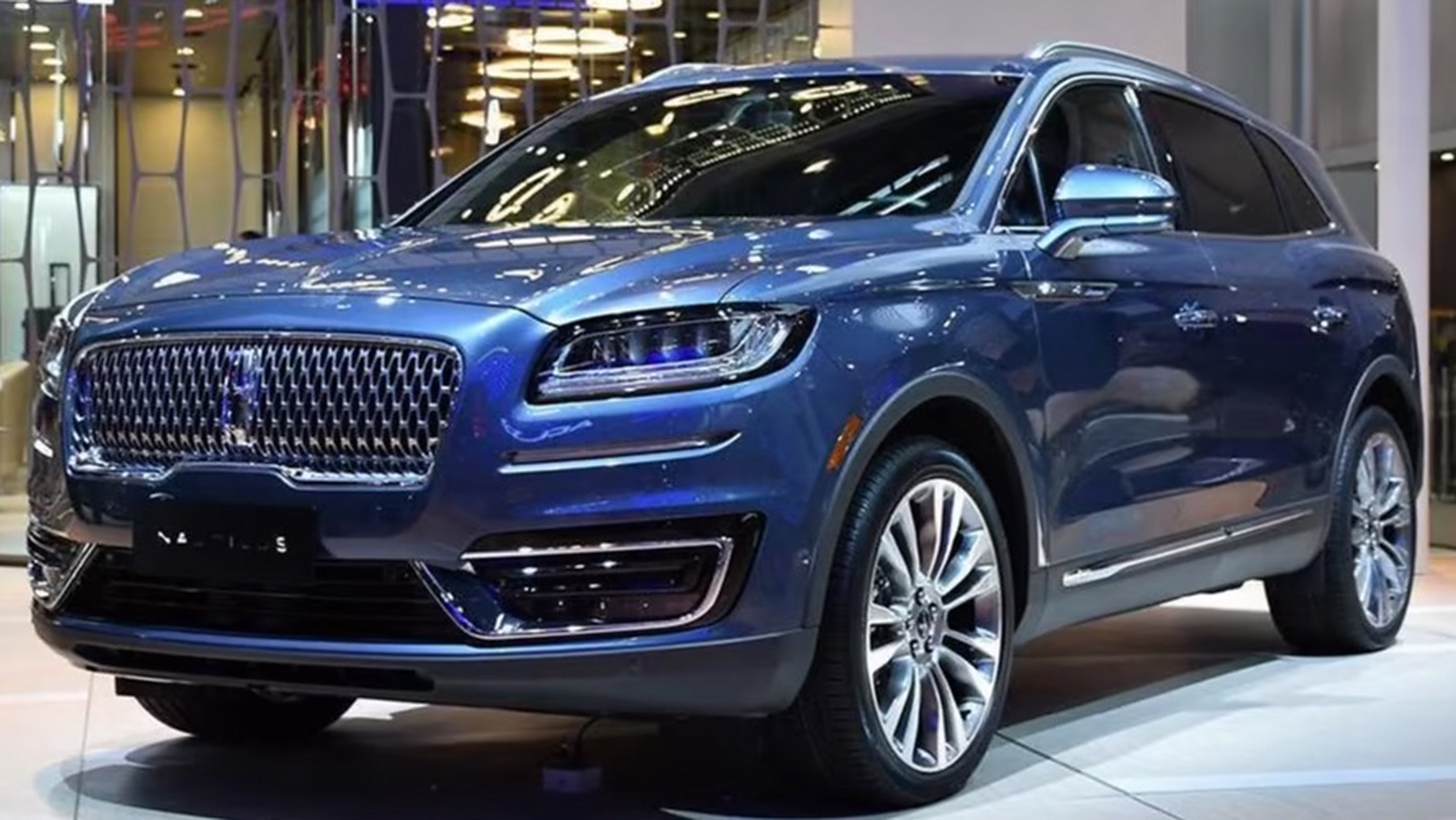 林肯航海家主要性能与技术参数  林肯航海家是一款高性能豪华suv,具有