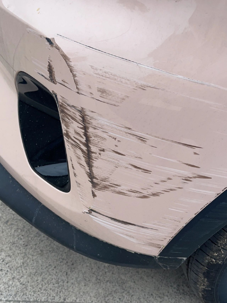 车漆剐蹭了,用一支牙膏就可以修复!