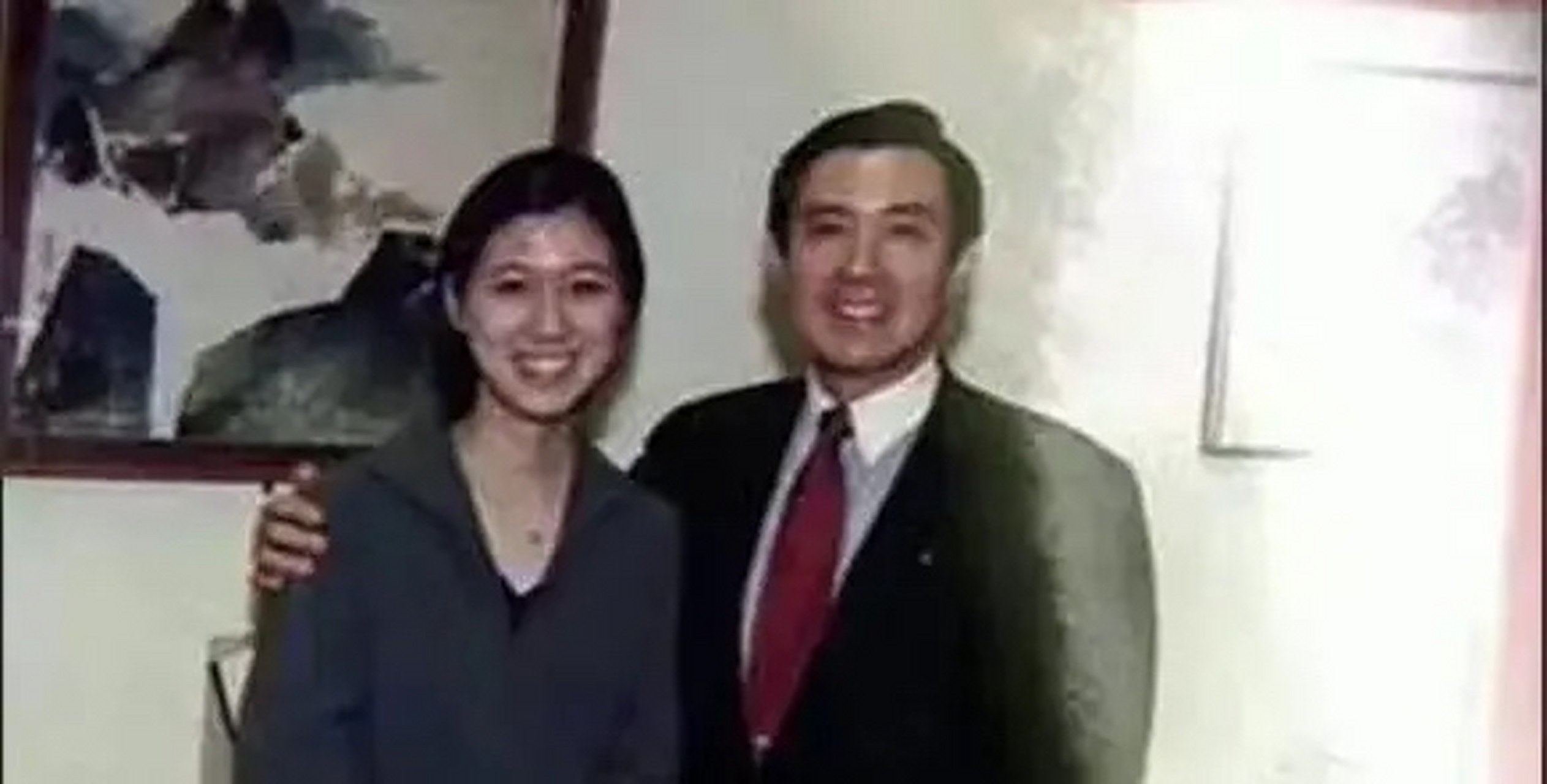 这是2005年,马英九和女儿马唯中的一张罕见合影.