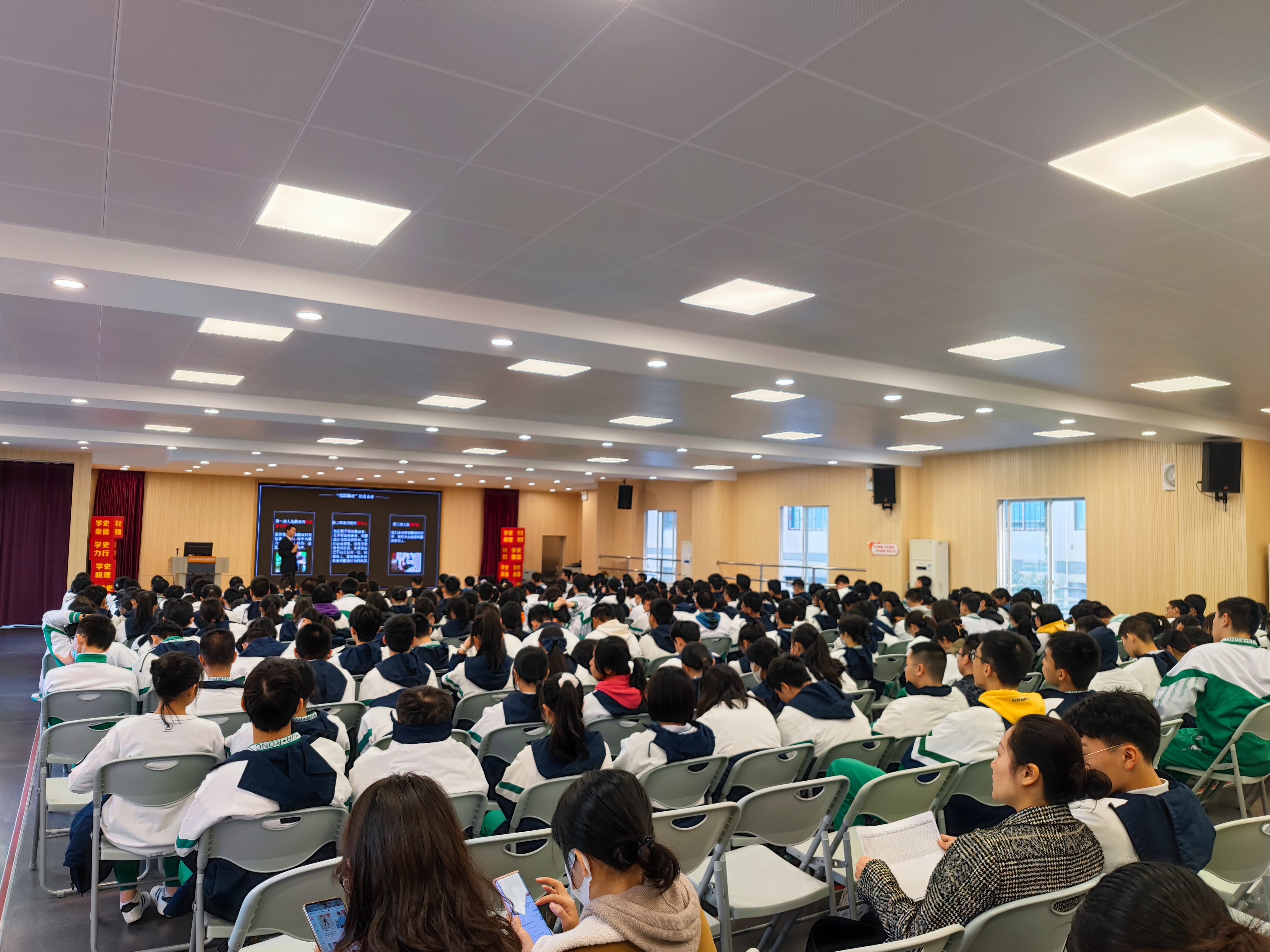 广信君达洪树涌律师受邀为广州市海珠外国语实验中学开展普法讲座