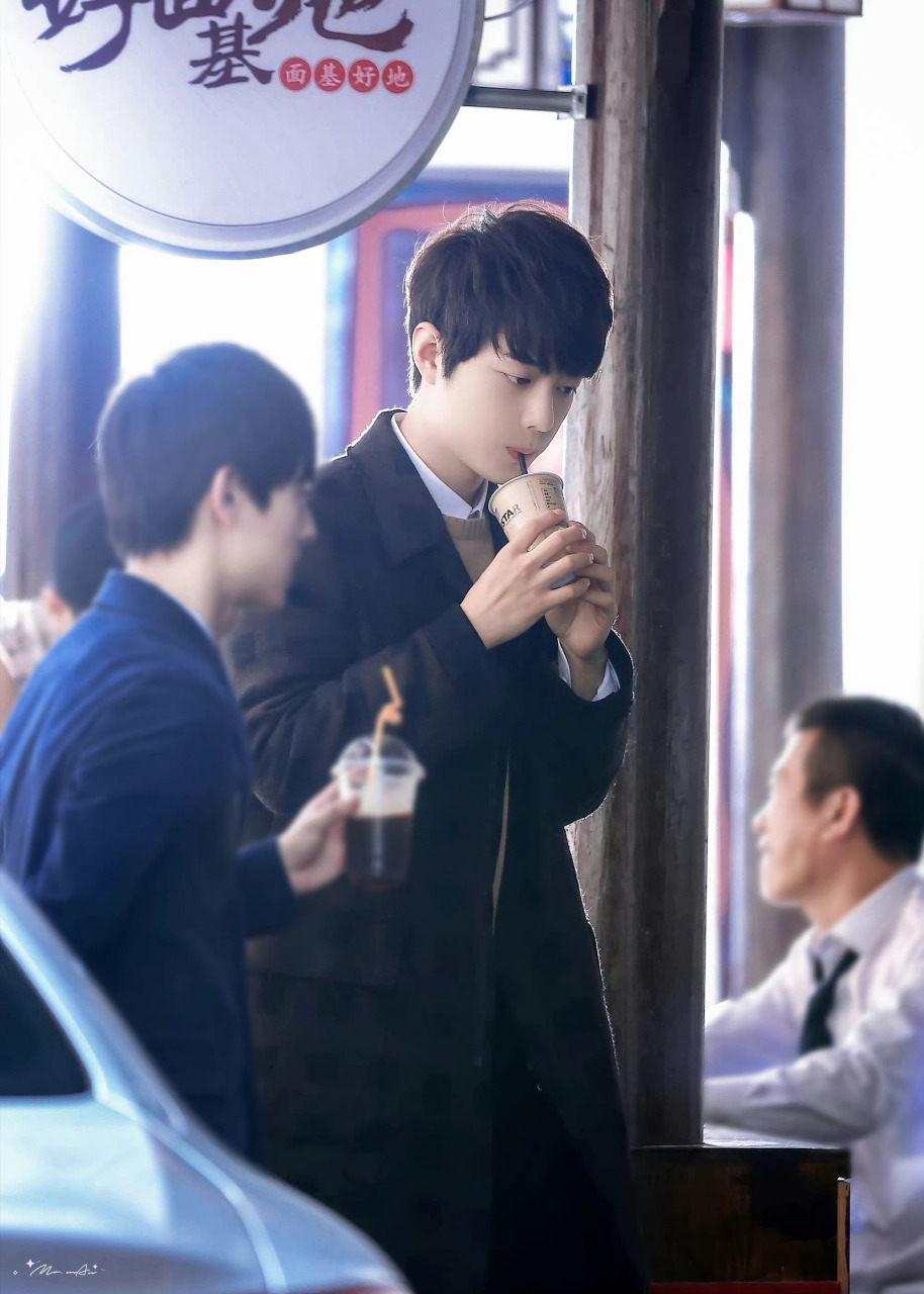 向全世界安利肖战#  "拔完智齿第二天脸肿到想回味一下方天择!